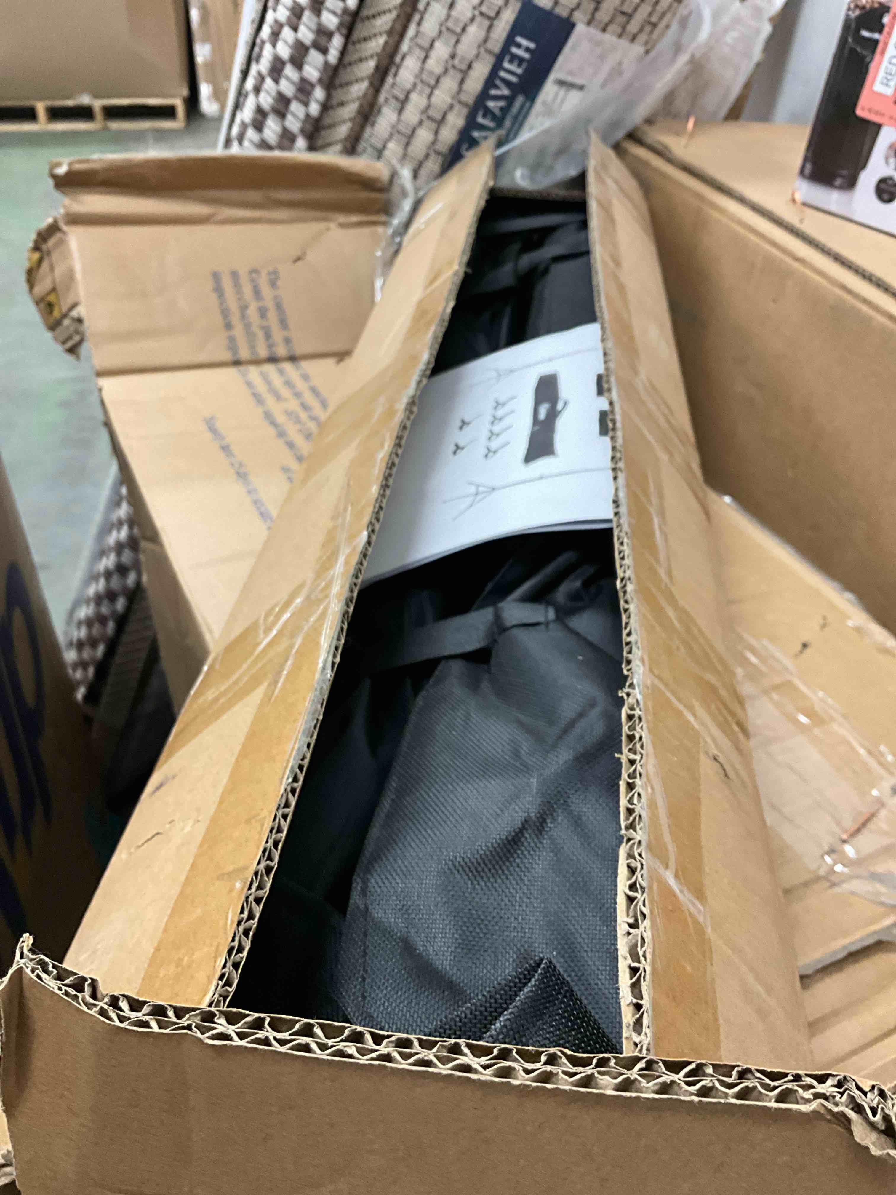 https://s3.amazonaws.com/lotting-images-prod/bidfta/RED6804821_1738256324100.jpeg