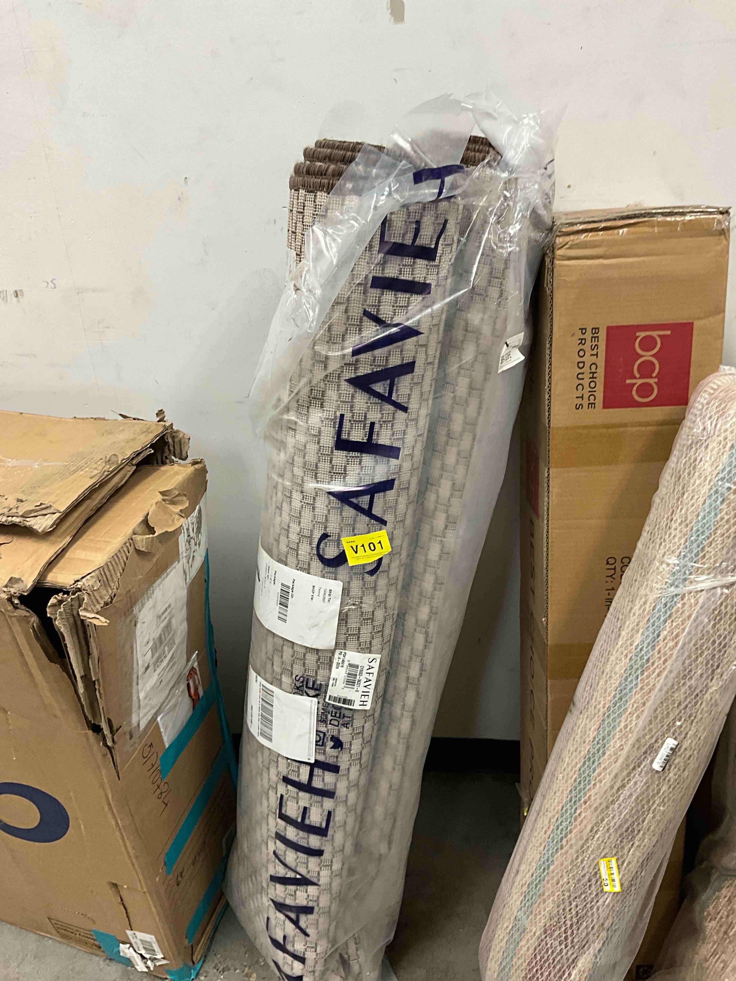 https://s3.amazonaws.com/lotting-images-prod/bidfta/RED6804822_1738256551381.jpeg
