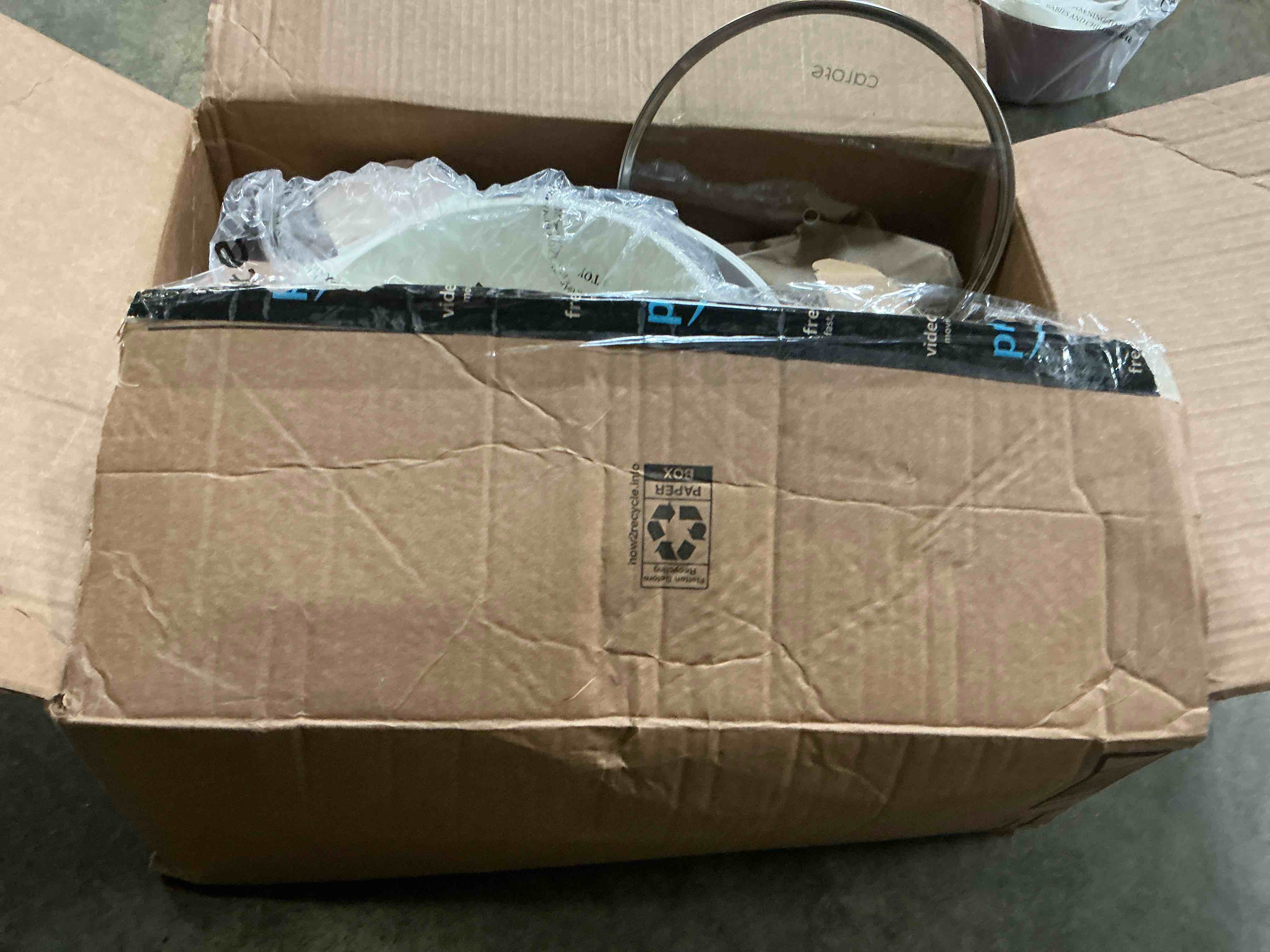https://s3.amazonaws.com/lotting-images-prod/bidfta/RED6805078_1749154452081.jpeg