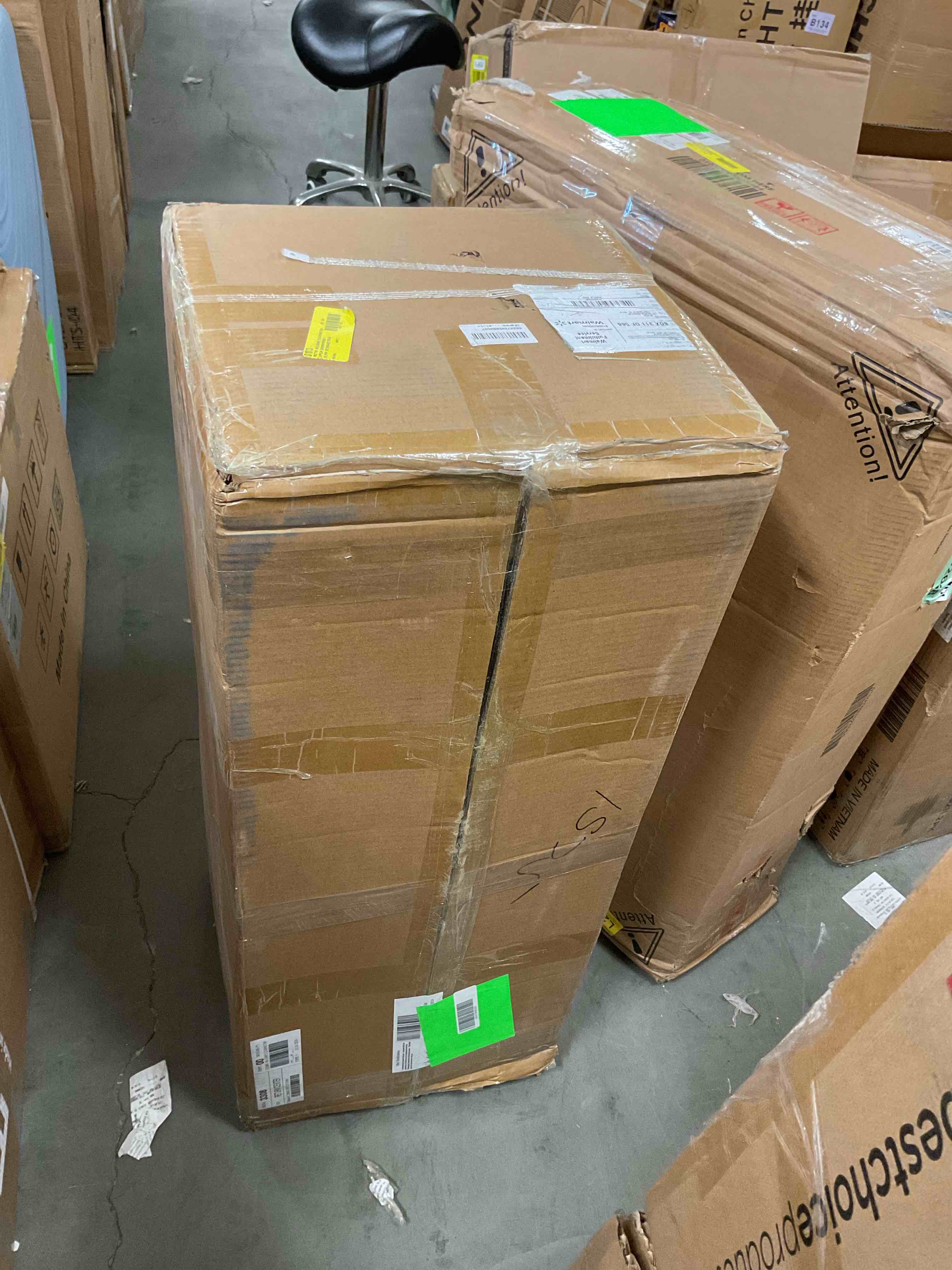 https://s3.amazonaws.com/lotting-images-prod/bidfta/RED68071_1738091876841.jpeg