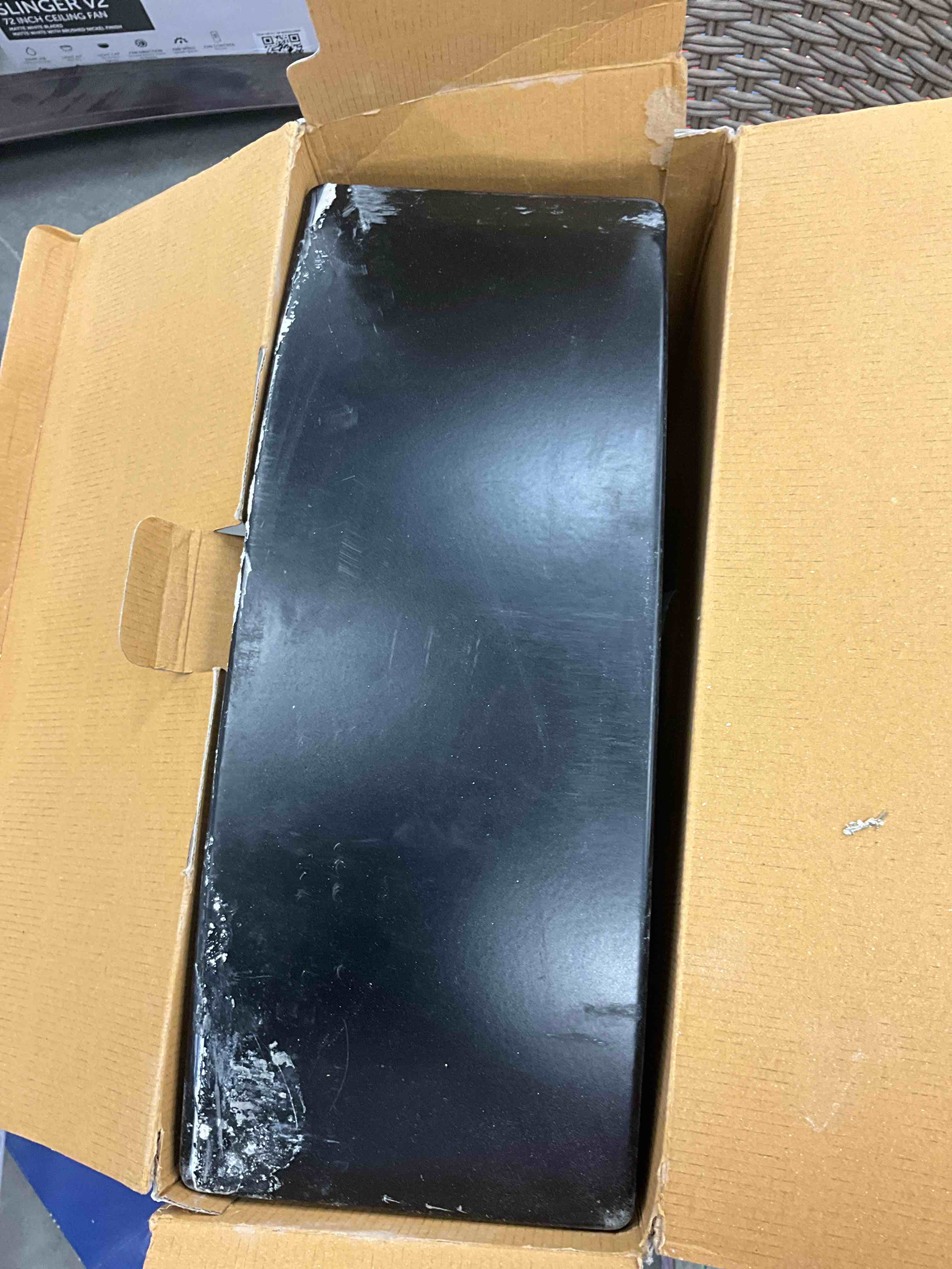 https://s3.amazonaws.com/lotting-images-prod/bidfta/RED6822758_1733235217625.jpeg