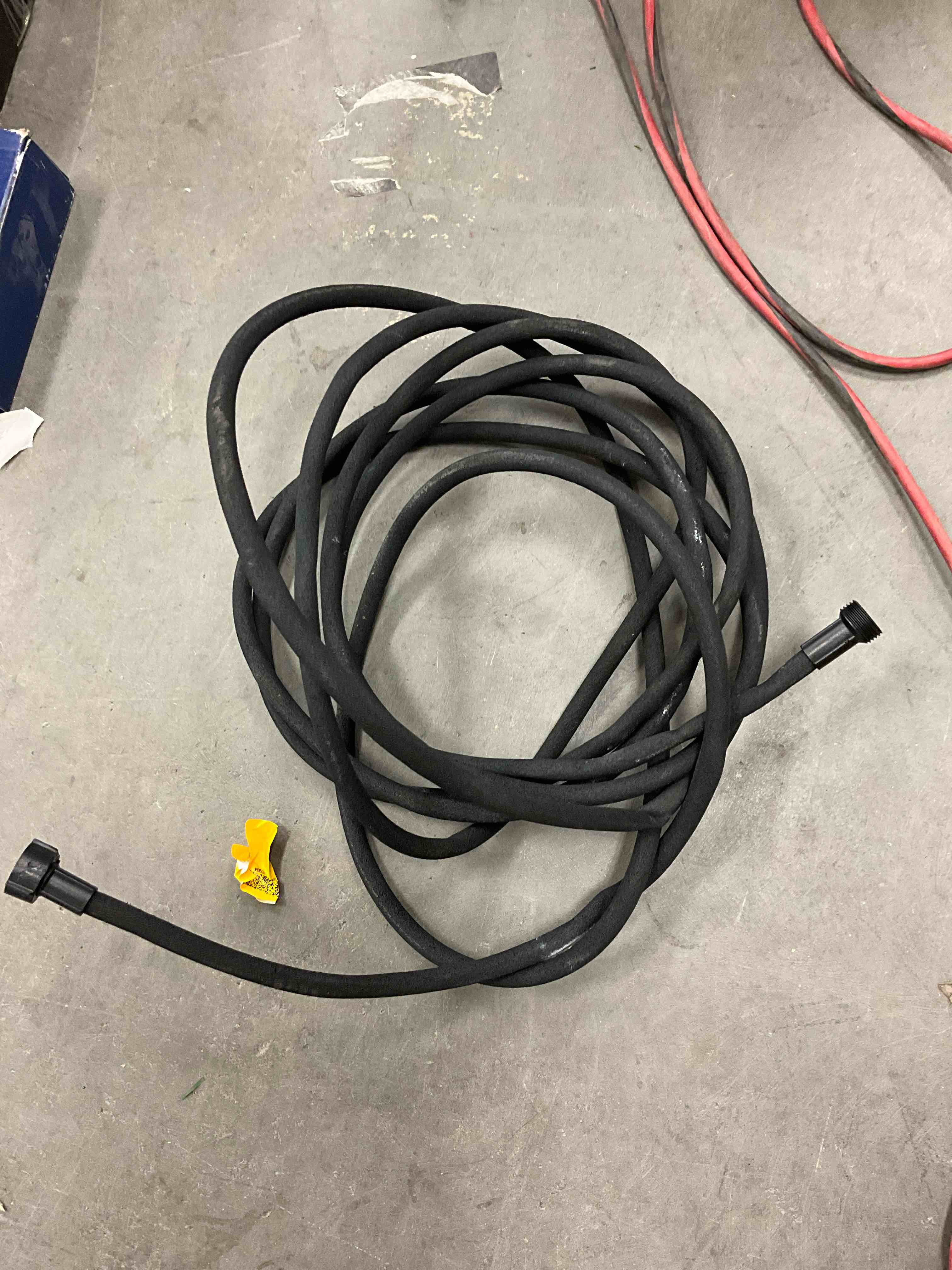 https://s3.amazonaws.com/lotting-images-prod/bidfta/RED6822760_1733235801921.jpeg