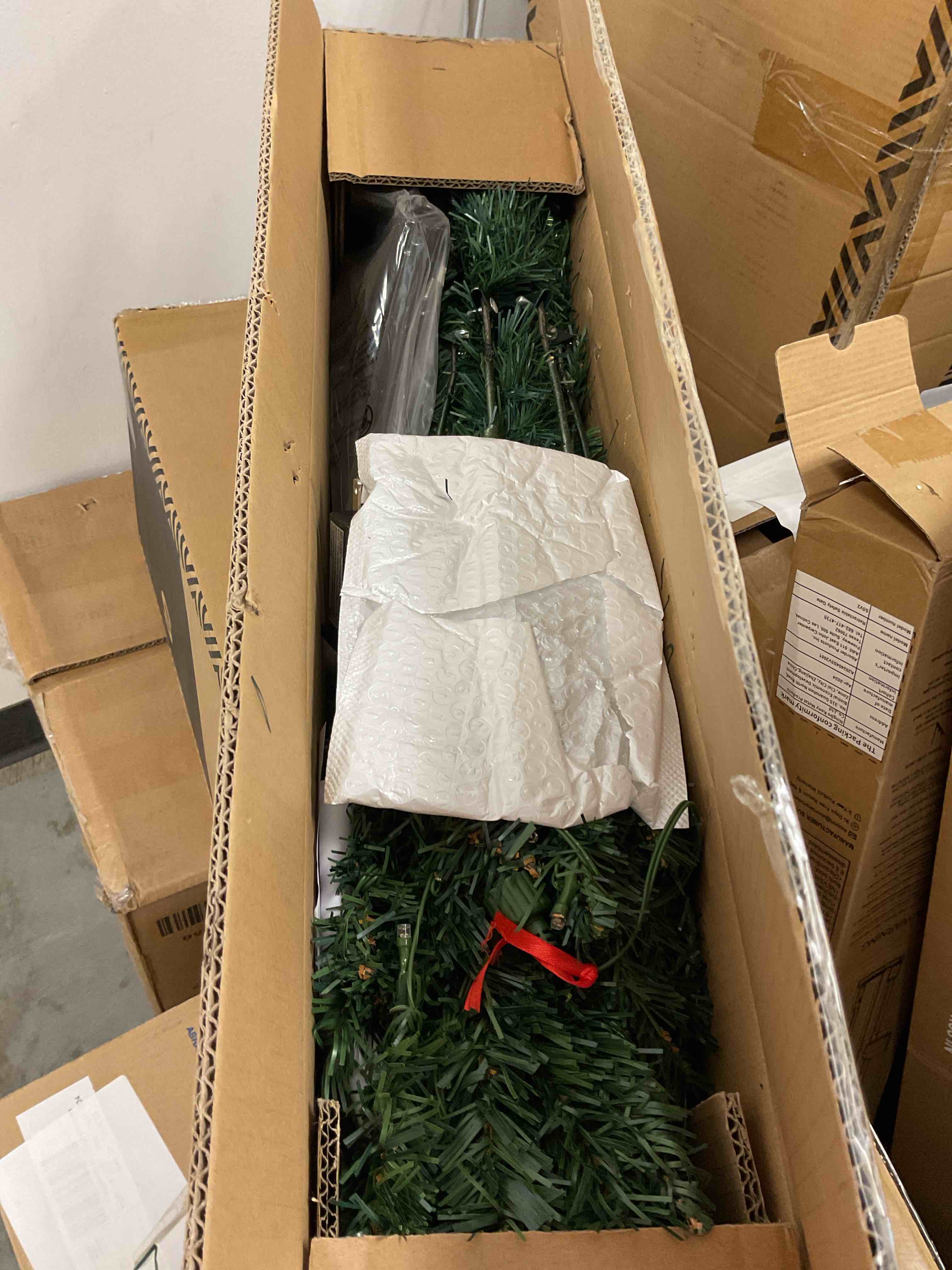 https://s3.amazonaws.com/lotting-images-prod/bidfta/RED6822901_1733422592002.jpeg