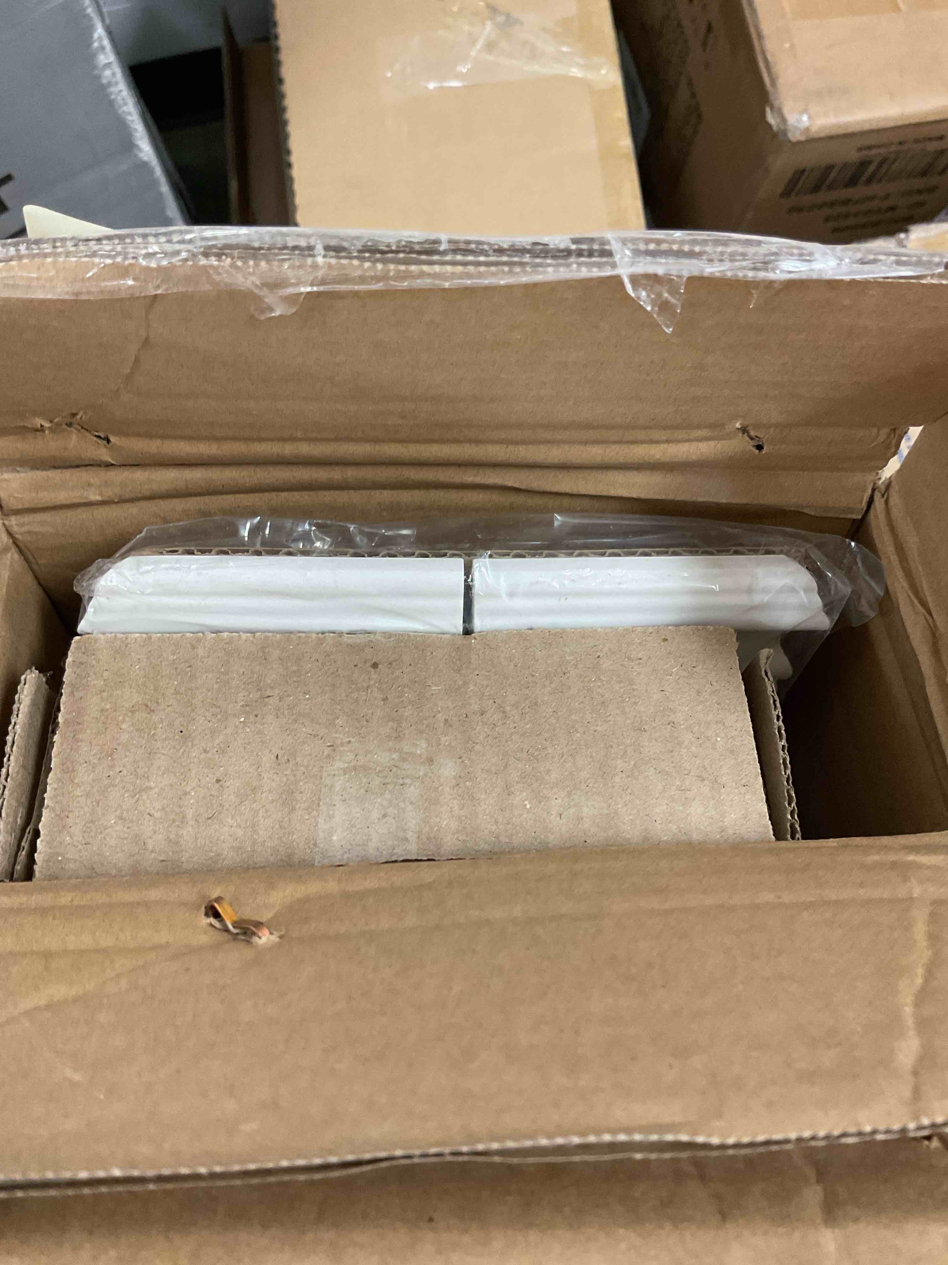 https://s3.amazonaws.com/lotting-images-prod/bidfta/RED6822905_1733423147930.jpeg