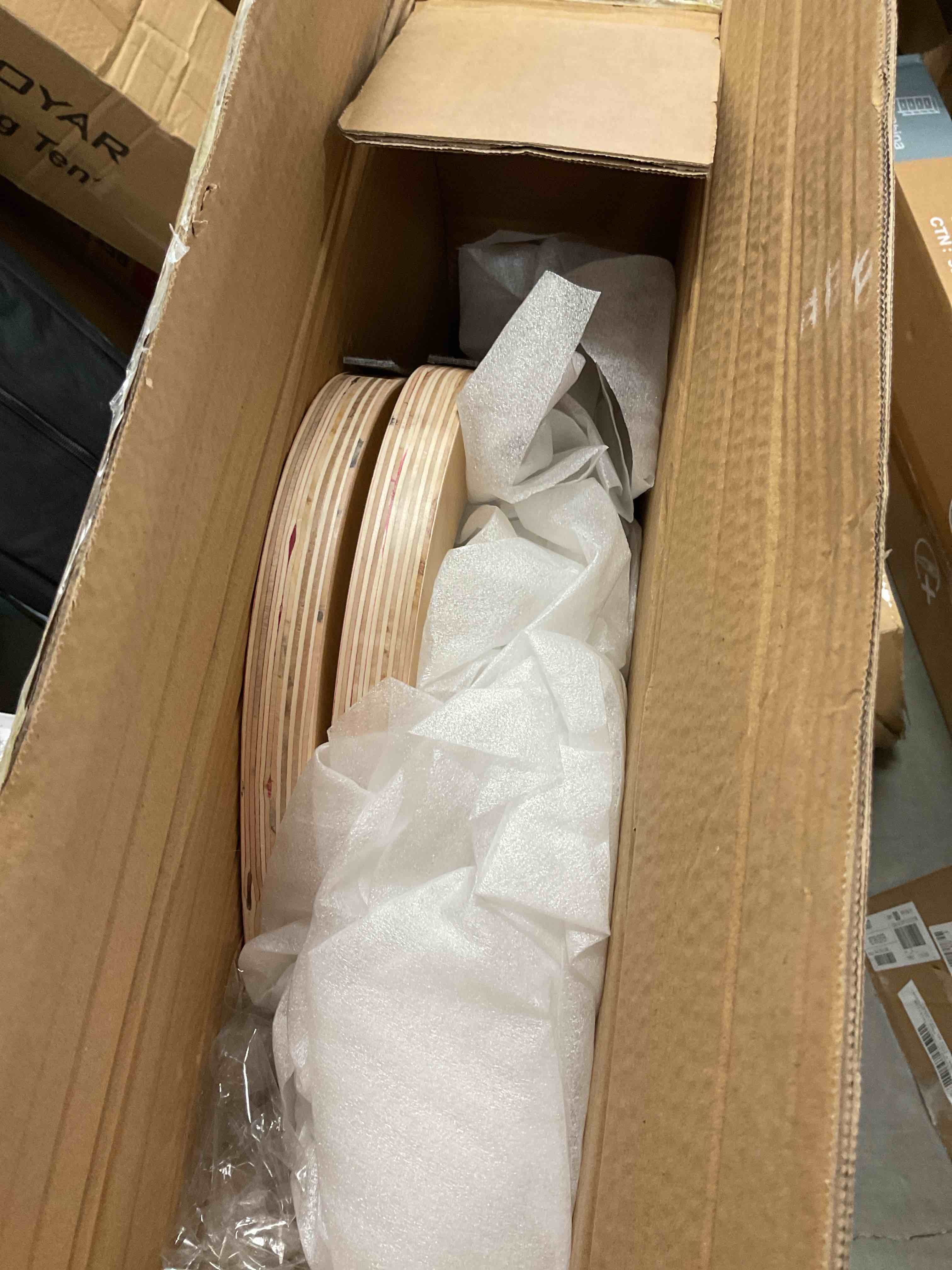 https://s3.amazonaws.com/lotting-images-prod/bidfta/RED6822906_1733423258800.jpeg