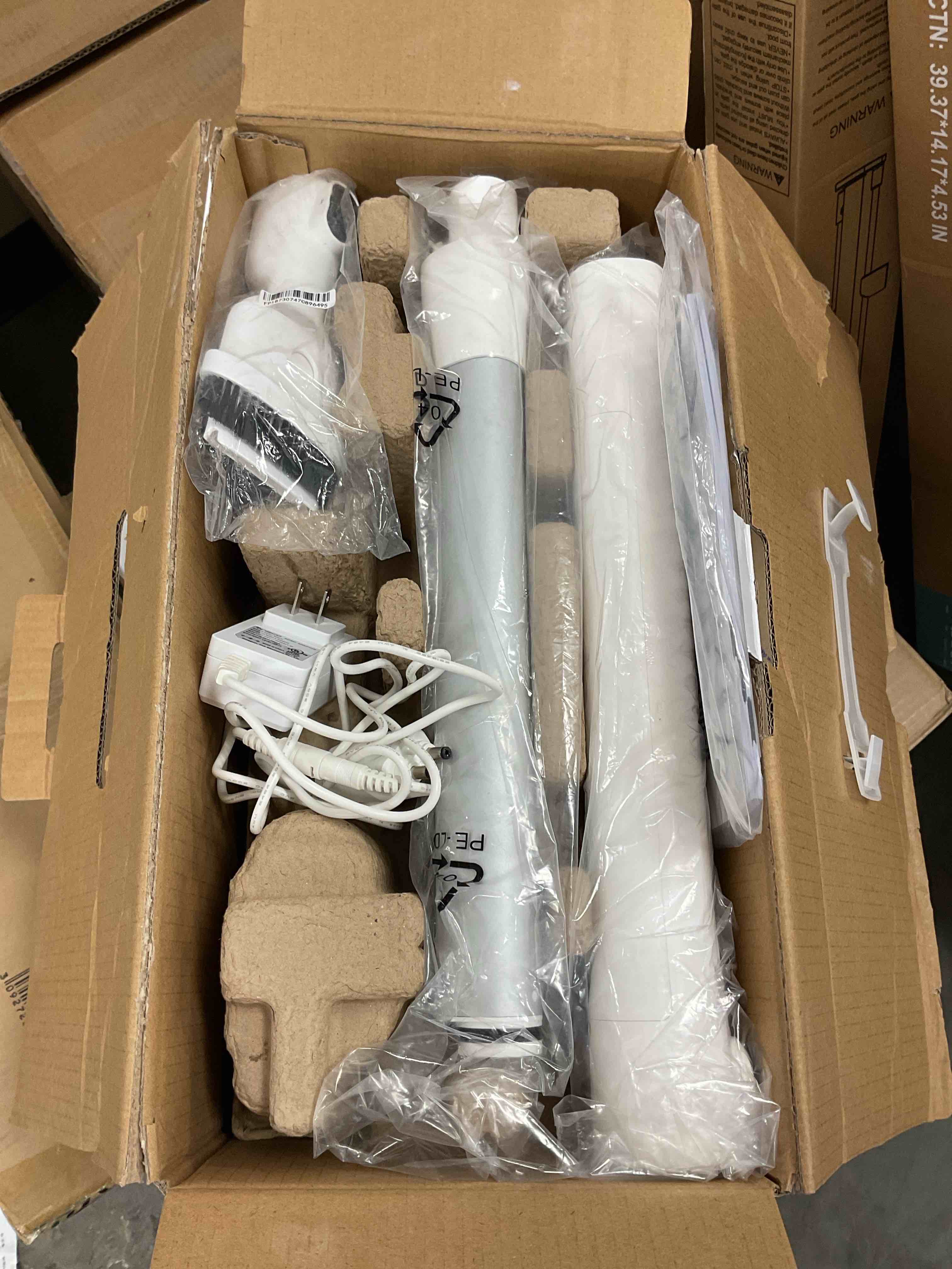 https://s3.amazonaws.com/lotting-images-prod/bidfta/RED6822907_1733423407095.jpeg