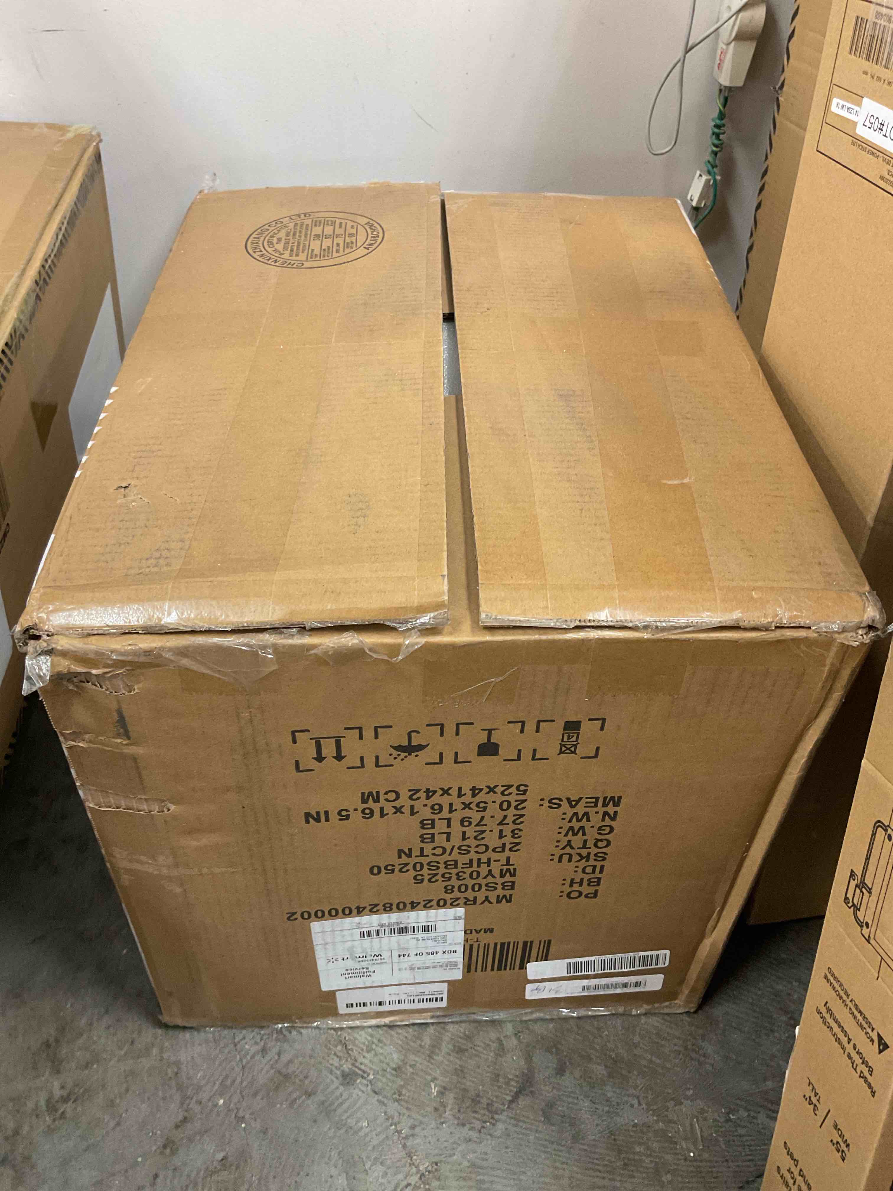 https://s3.amazonaws.com/lotting-images-prod/bidfta/RED6822909_1733423700603.jpeg