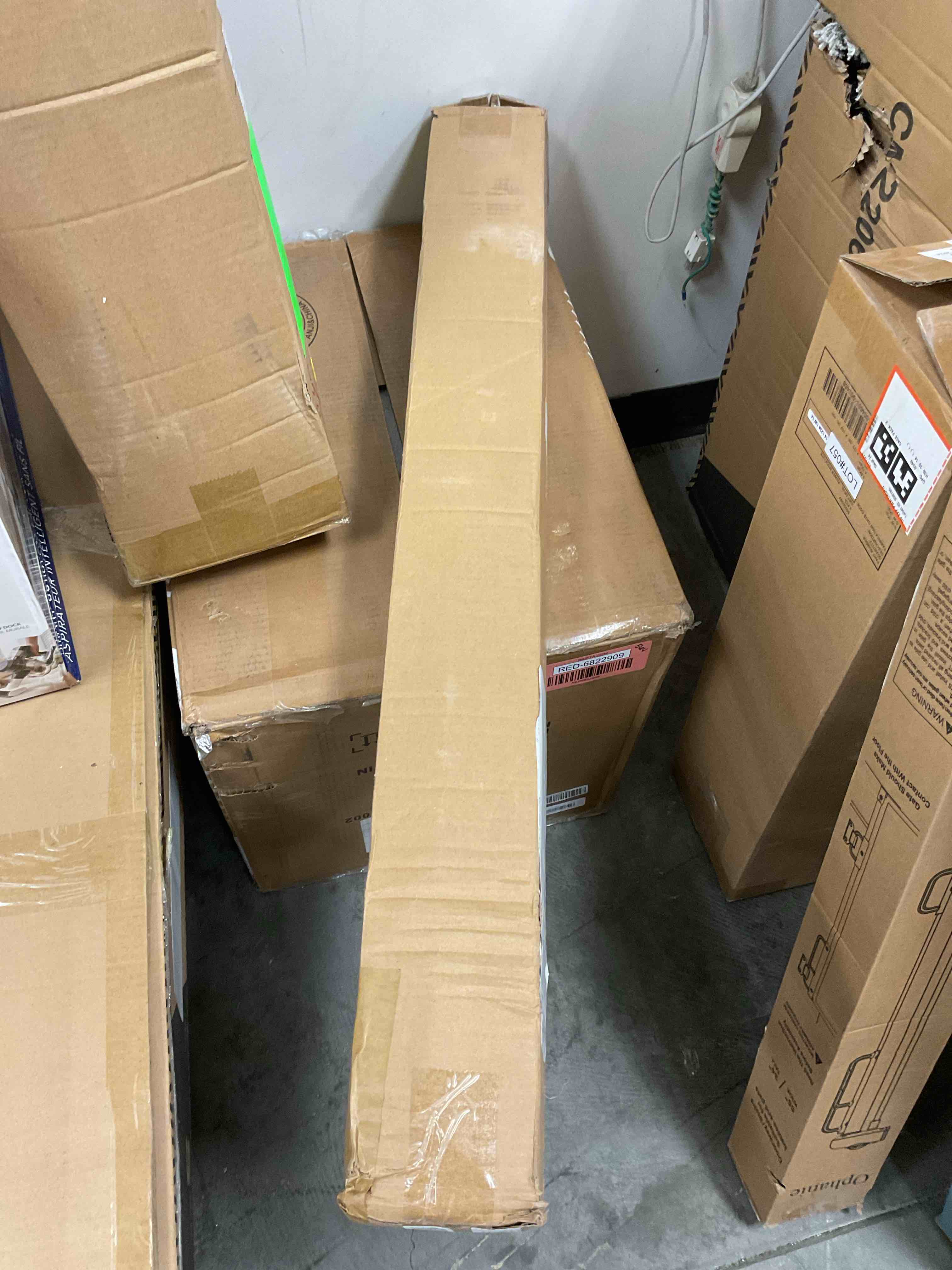 https://s3.amazonaws.com/lotting-images-prod/bidfta/RED6822912_1733426433745.jpeg