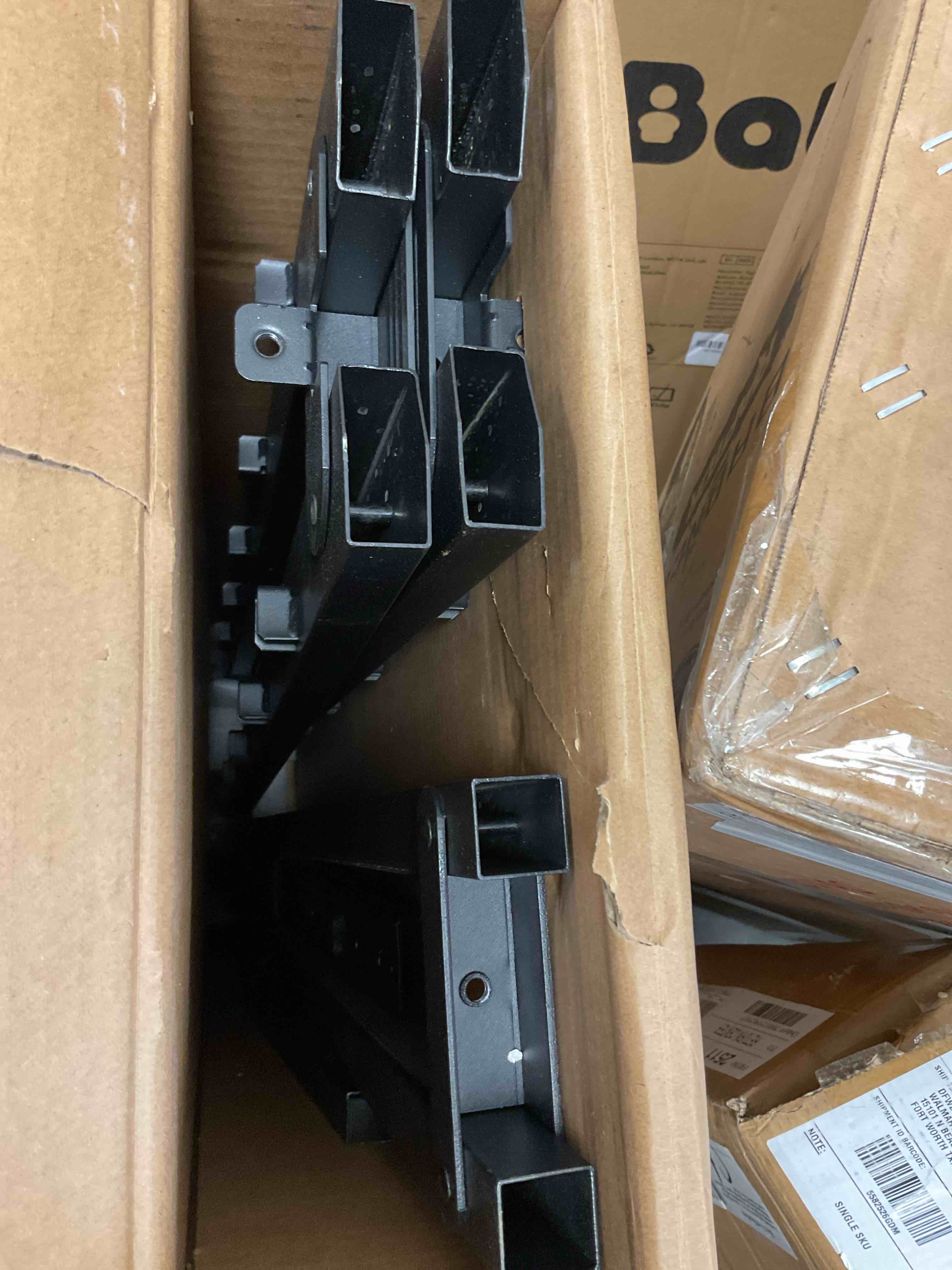 https://s3.amazonaws.com/lotting-images-prod/bidfta/RED6822914_1733426663642.jpeg