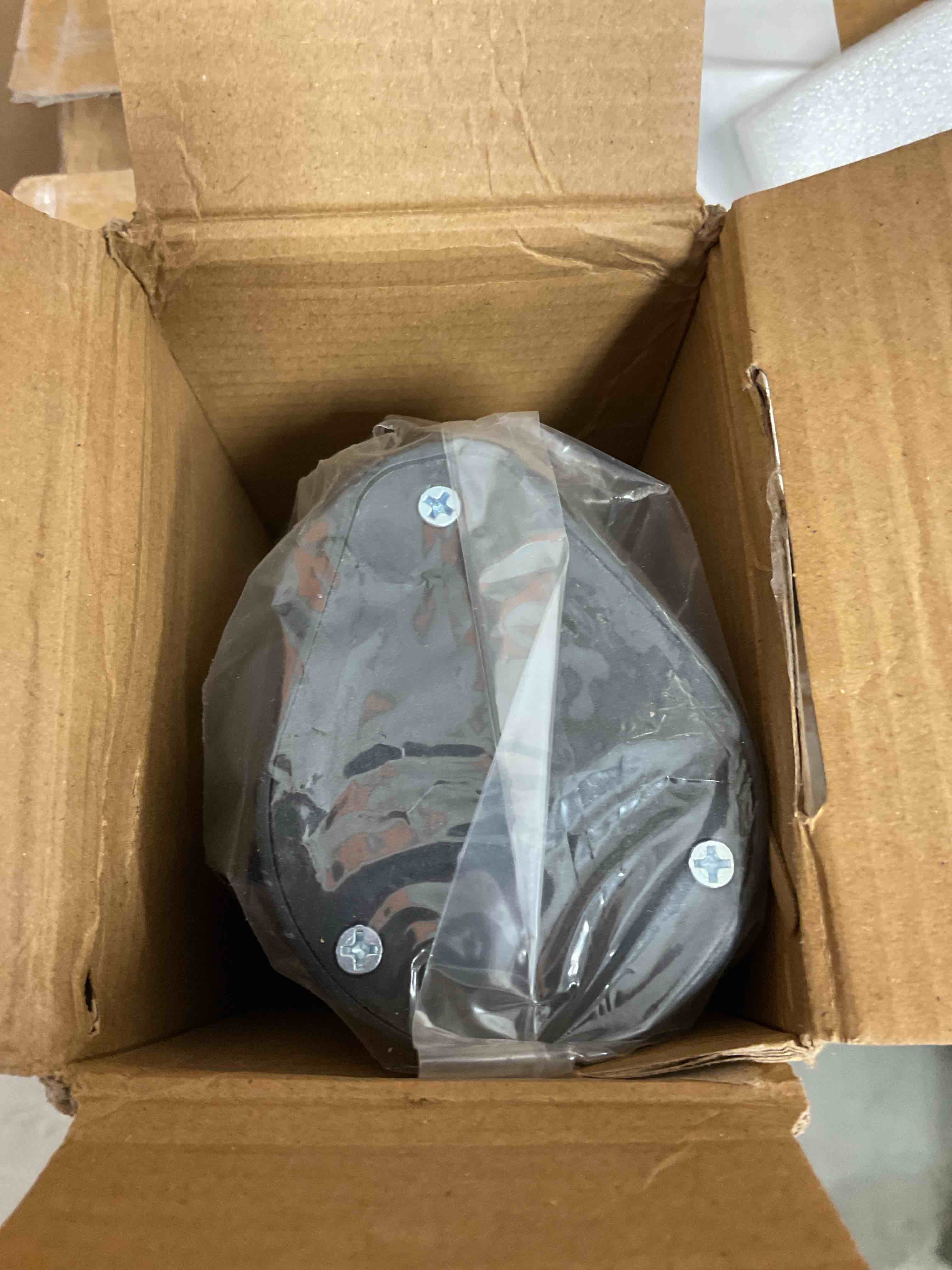 https://s3.amazonaws.com/lotting-images-prod/bidfta/RED6822915_1733426776878.jpeg