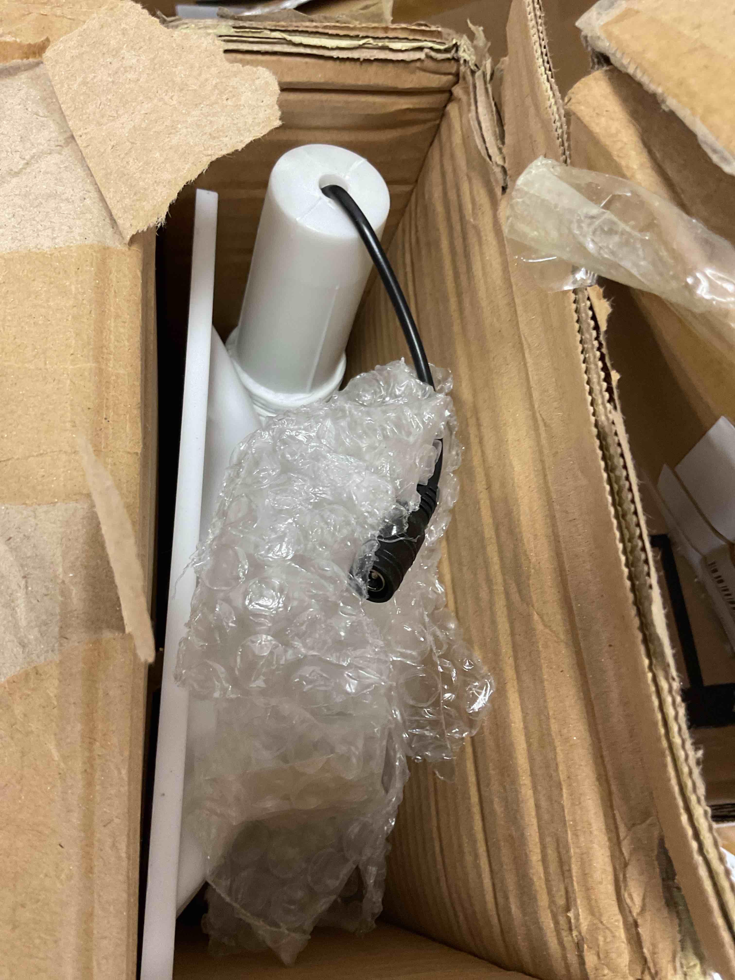 https://s3.amazonaws.com/lotting-images-prod/bidfta/RED6822916_1733427017689.jpeg