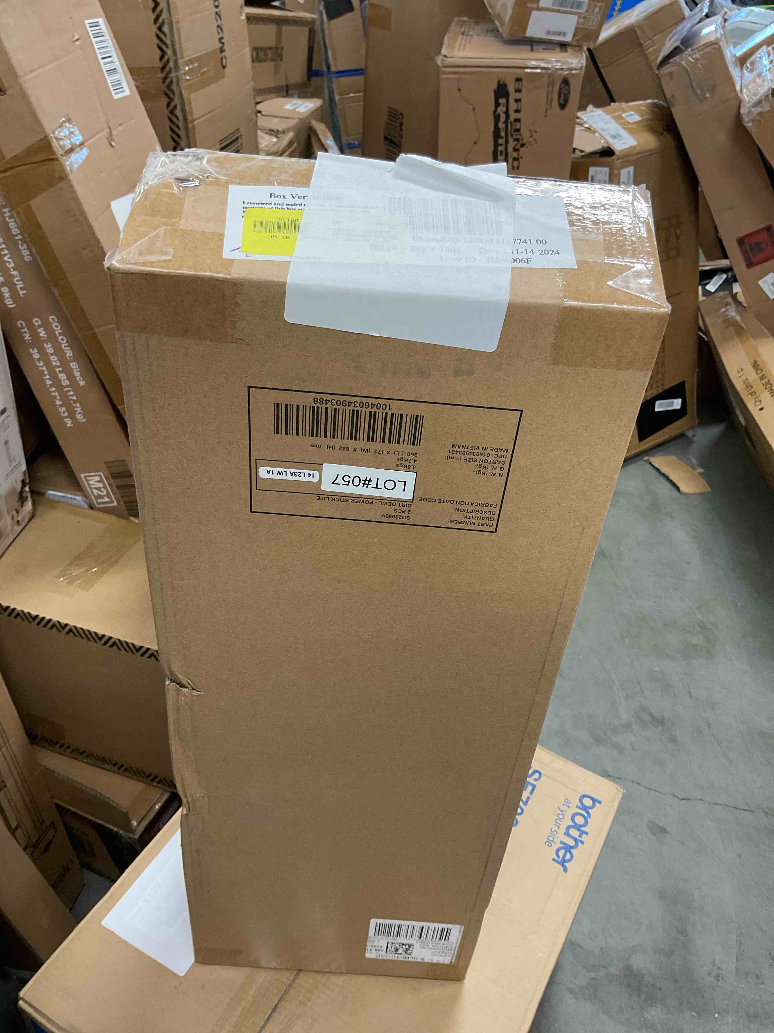 https://s3.amazonaws.com/lotting-images-prod/bidfta/RED6822918_1733427614229.jpeg