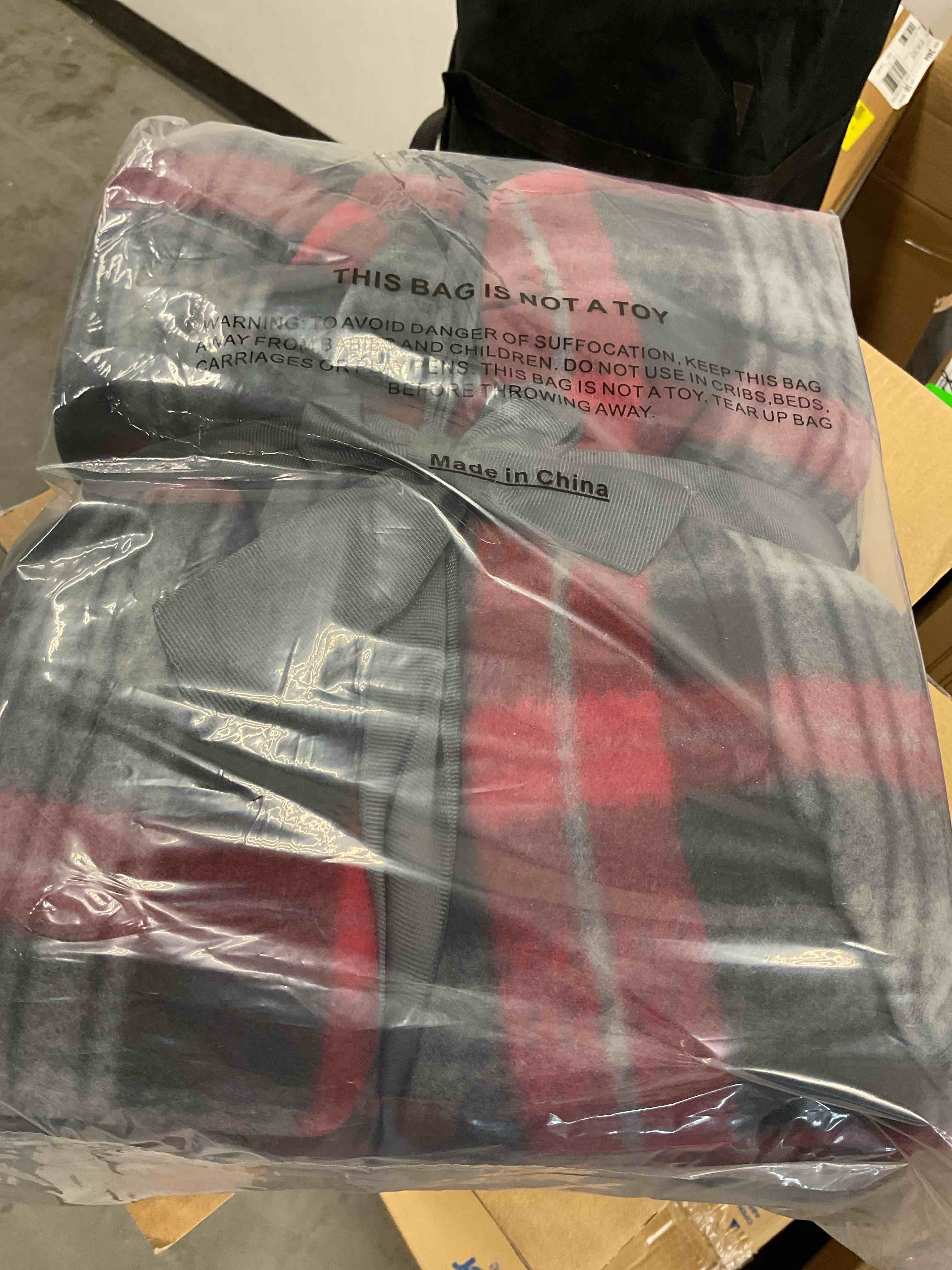 https://s3.amazonaws.com/lotting-images-prod/bidfta/RED6822918_1733427770185.jpeg