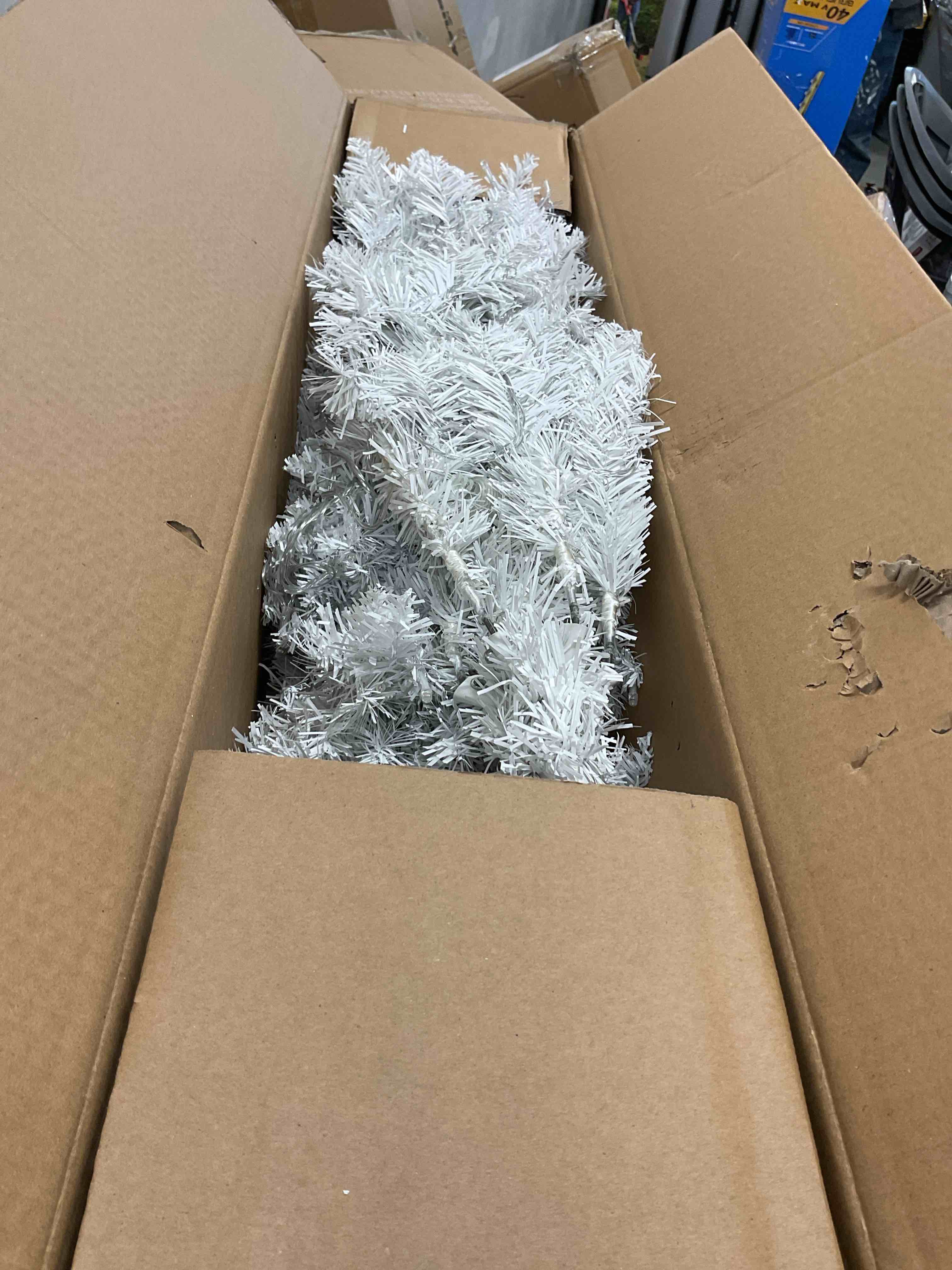 https://s3.amazonaws.com/lotting-images-prod/bidfta/RED6822922_1733428359585.jpeg