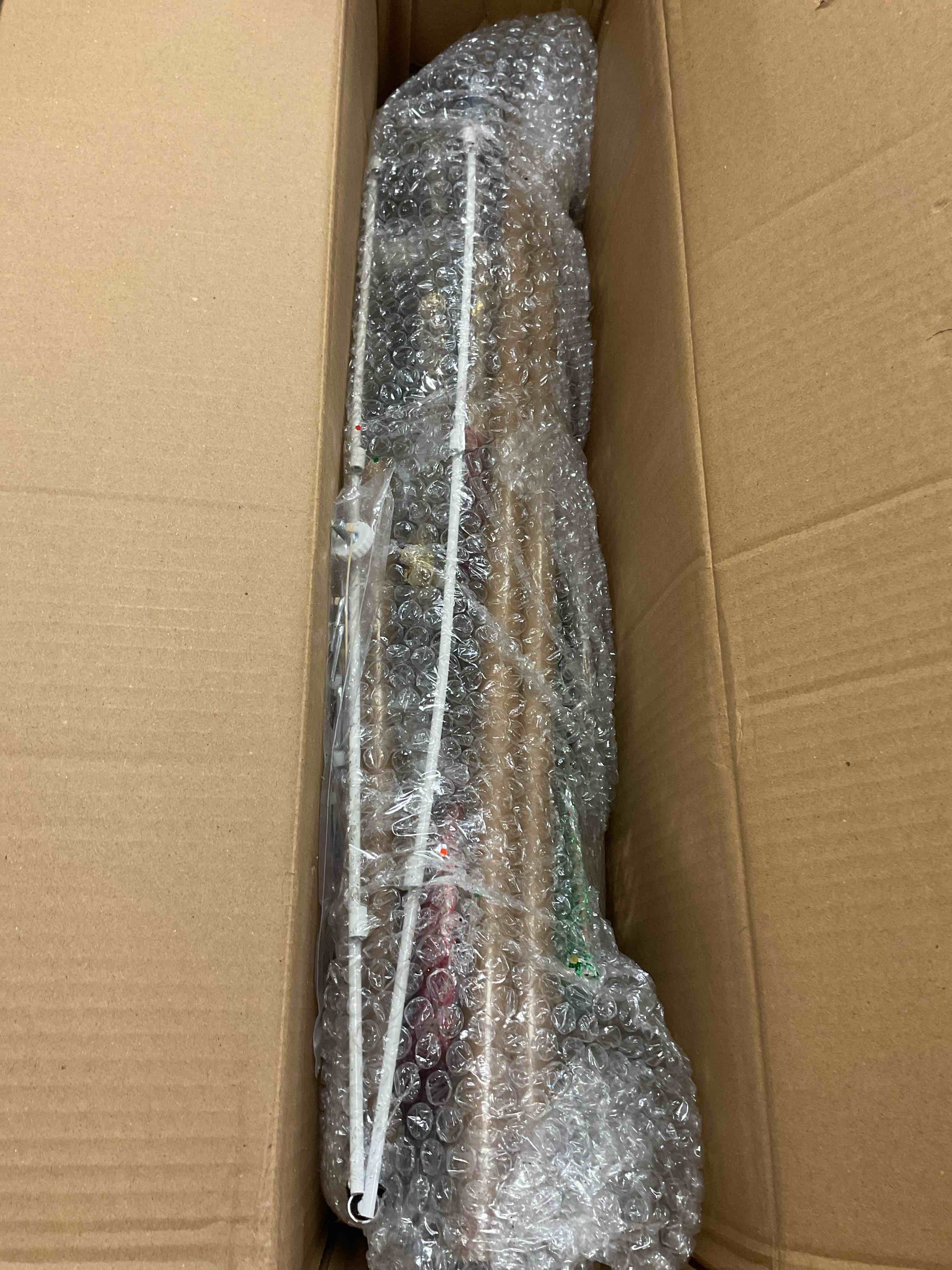 https://s3.amazonaws.com/lotting-images-prod/bidfta/RED6822923_1733428602969.jpeg