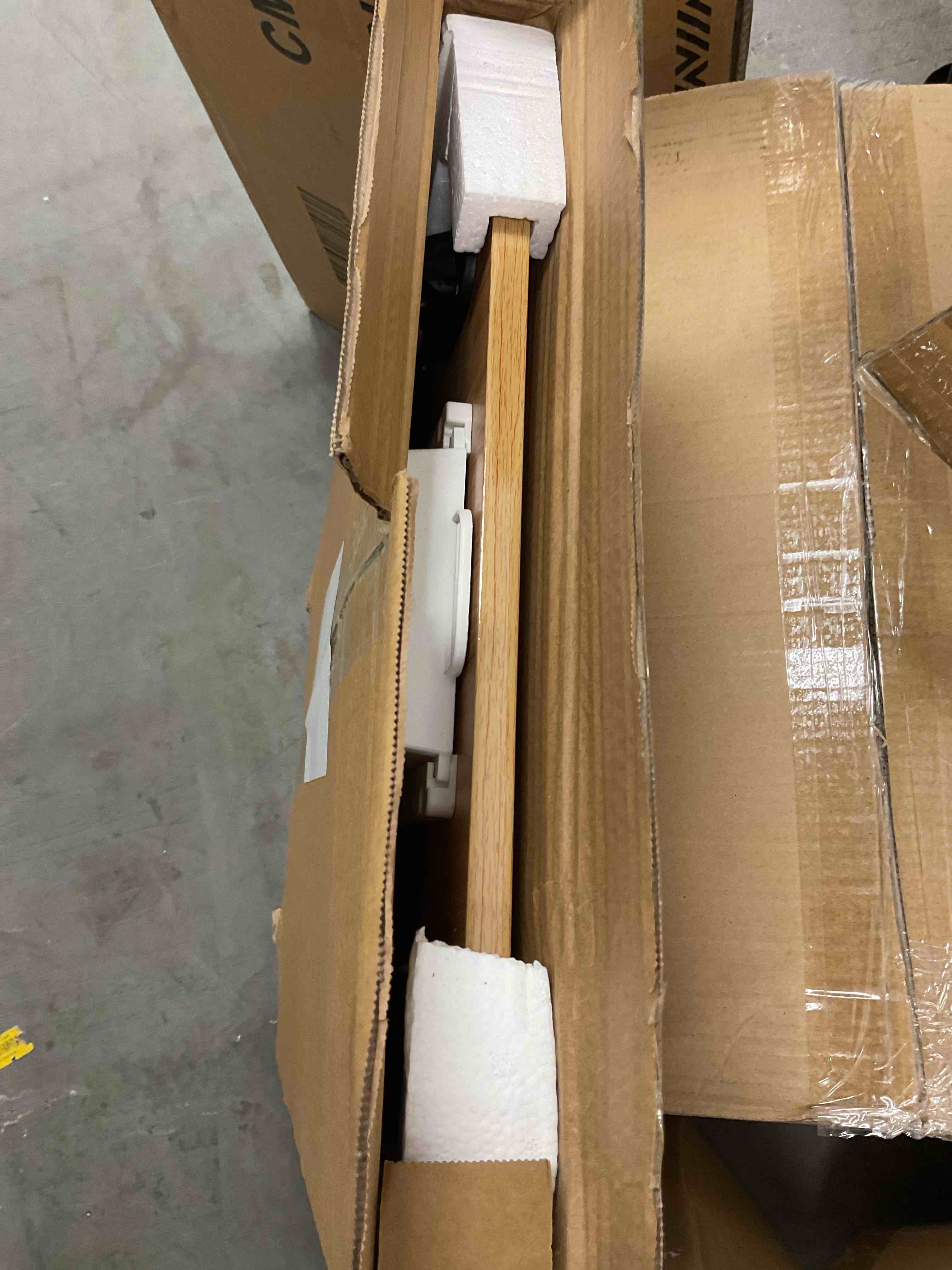 https://s3.amazonaws.com/lotting-images-prod/bidfta/RED6822924_1733428762343.jpeg