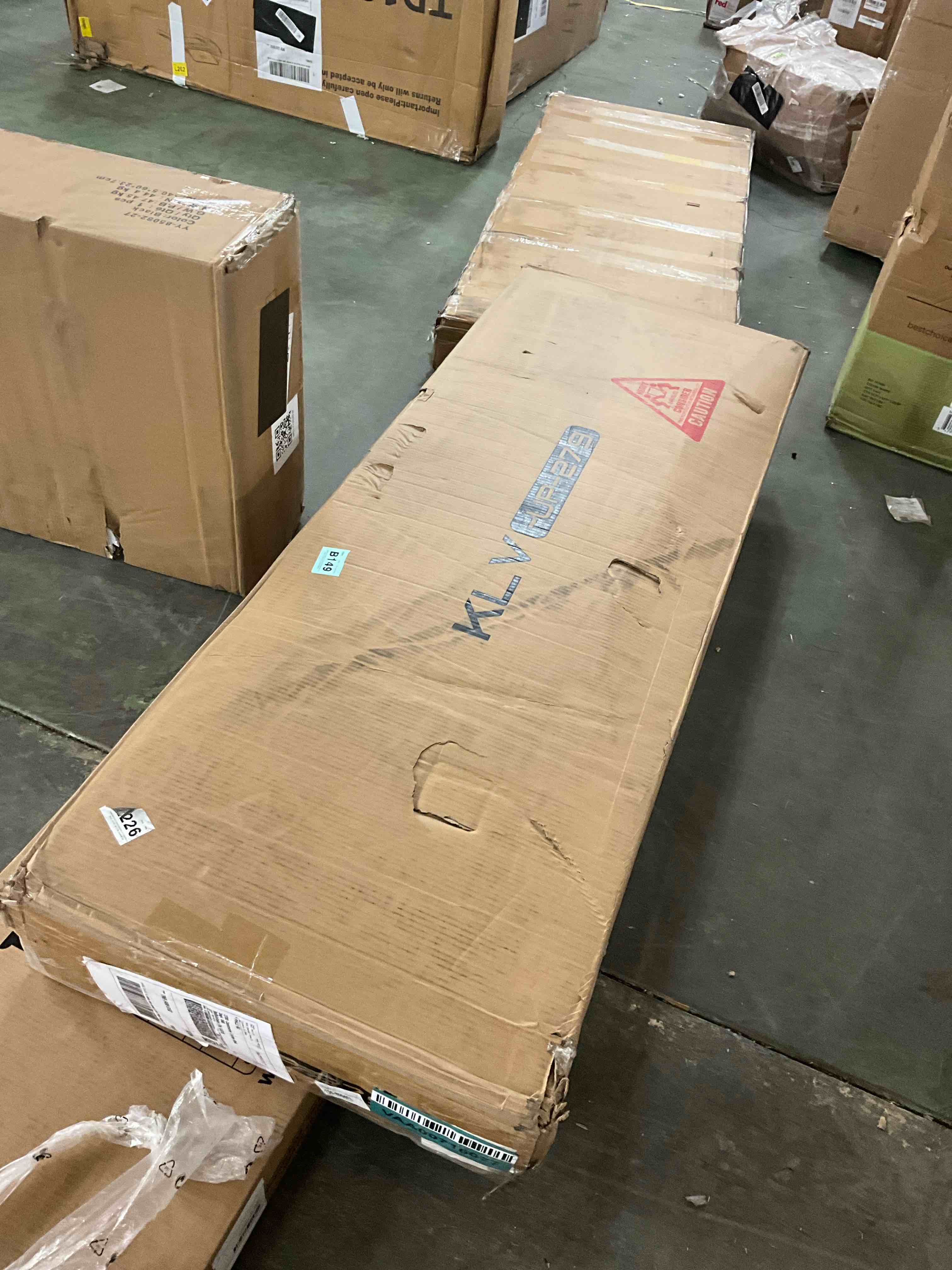 https://s3.amazonaws.com/lotting-images-prod/bidfta/RED6822983_1733507205104.jpeg