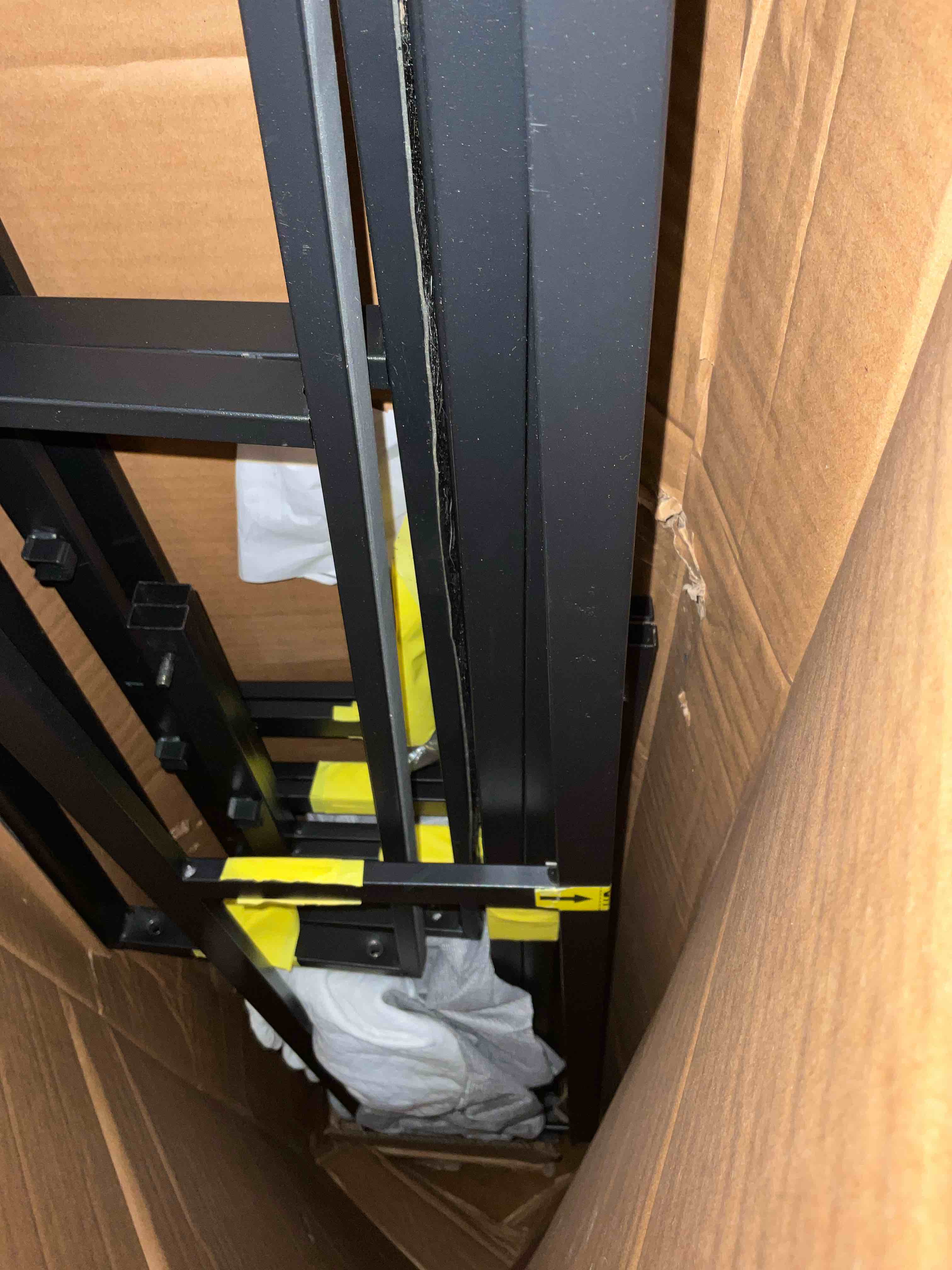 https://s3.amazonaws.com/lotting-images-prod/bidfta/RED6822996_1733509185286.jpeg