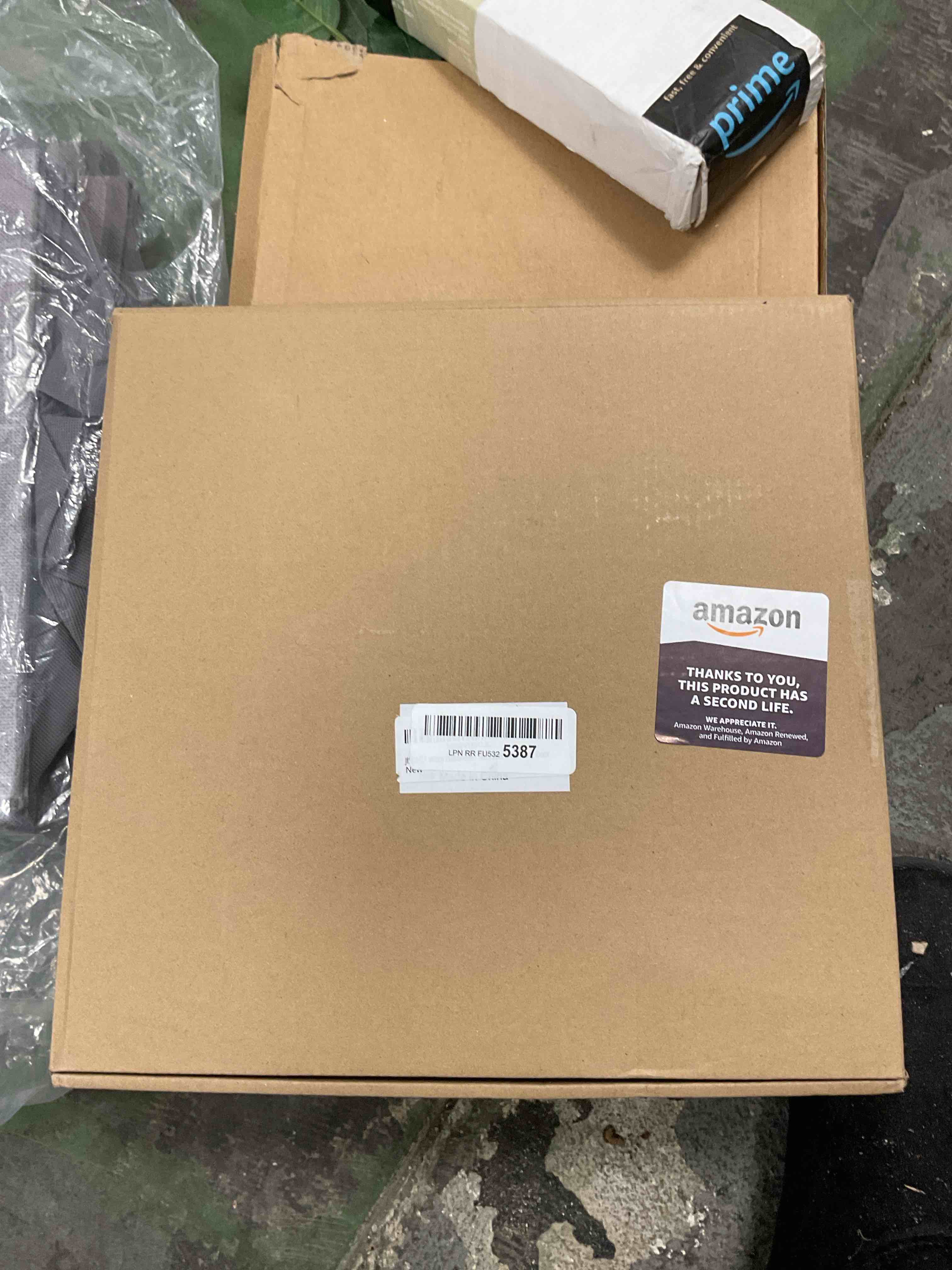 https://s3.amazonaws.com/lotting-images-prod/bidfta/RED6823276_1733865503404.jpeg