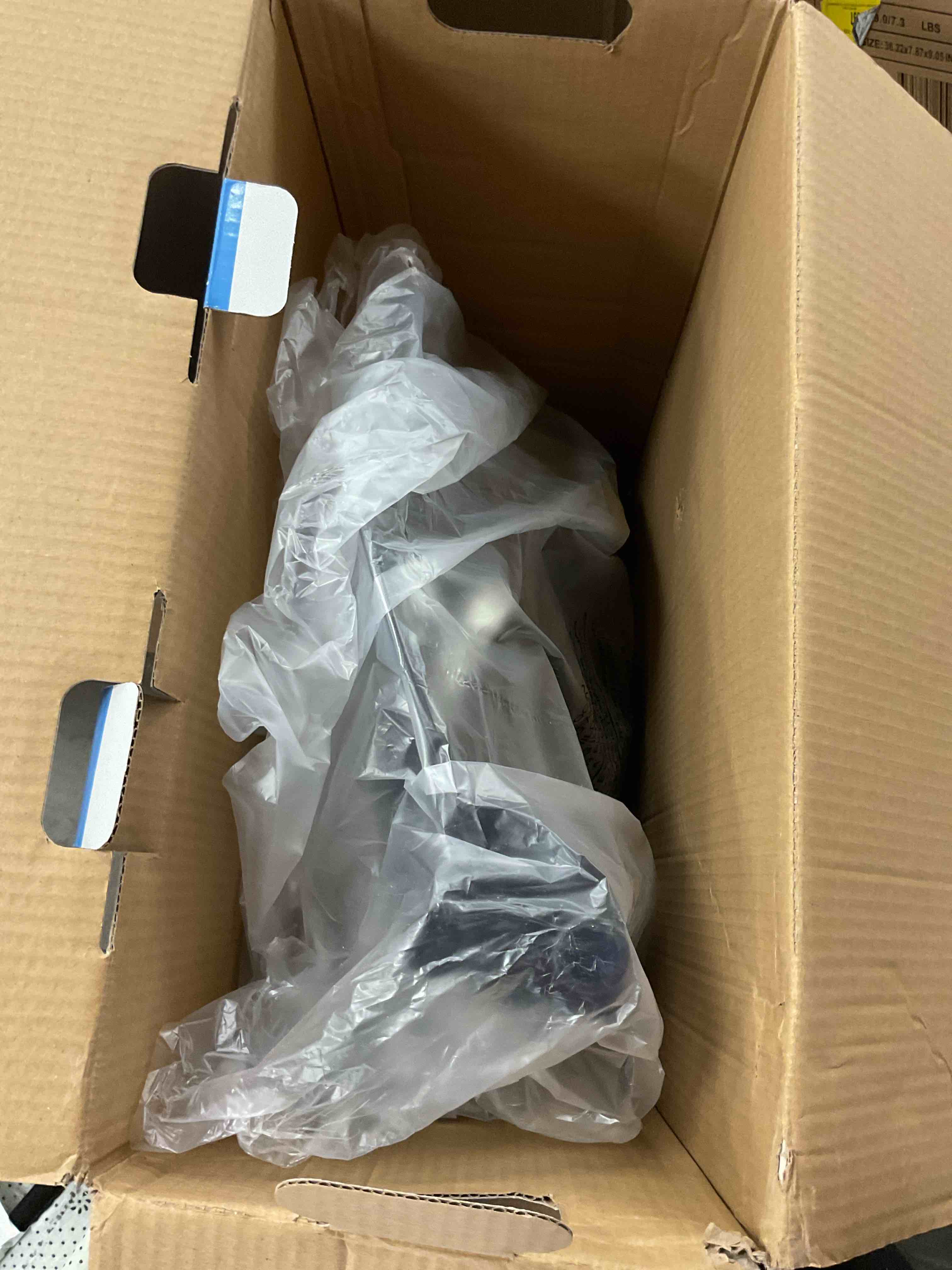 https://s3.amazonaws.com/lotting-images-prod/bidfta/RED6823406_1734196363064.jpeg
