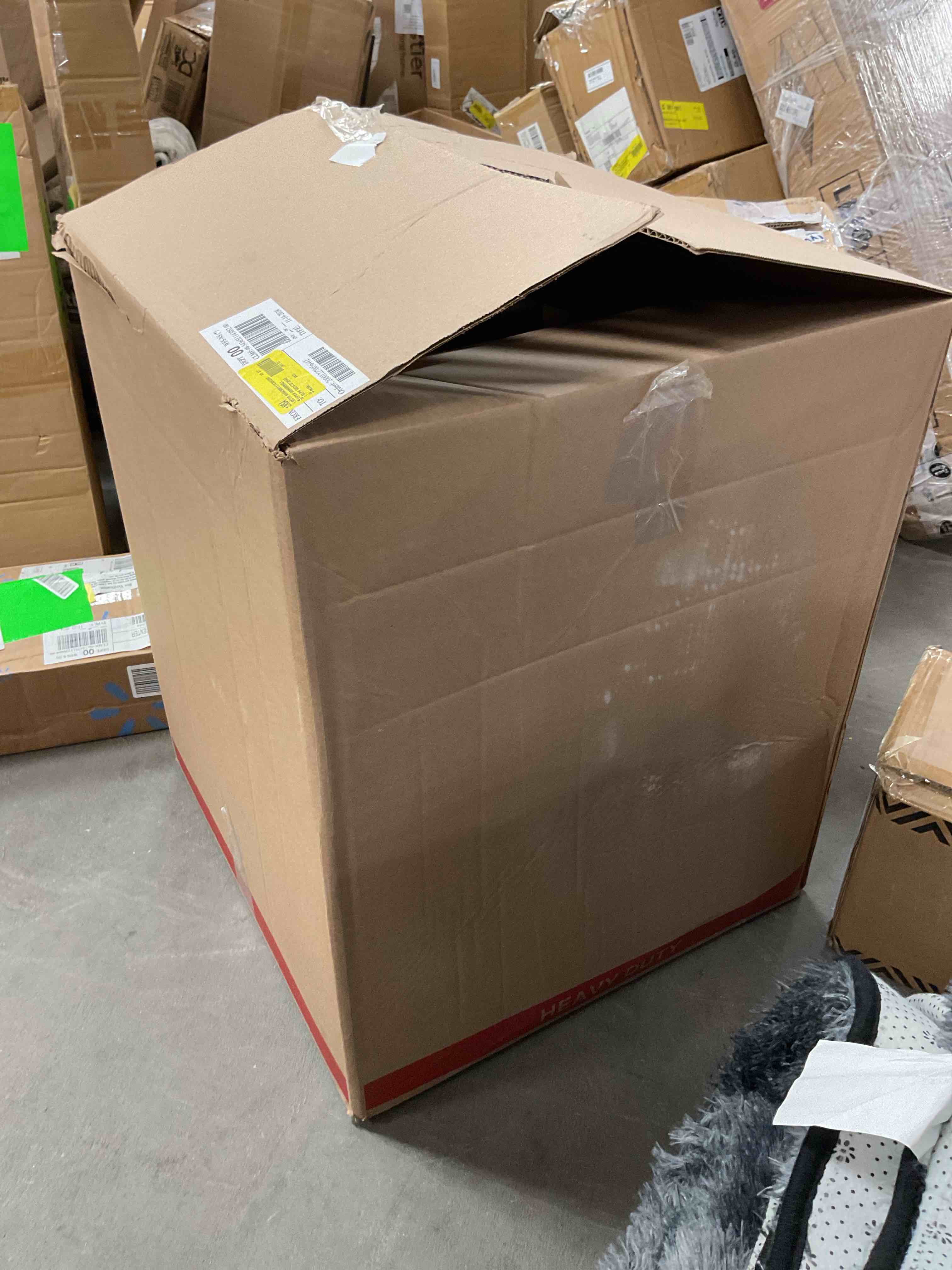 https://s3.amazonaws.com/lotting-images-prod/bidfta/RED6823411_1734197202576.jpeg