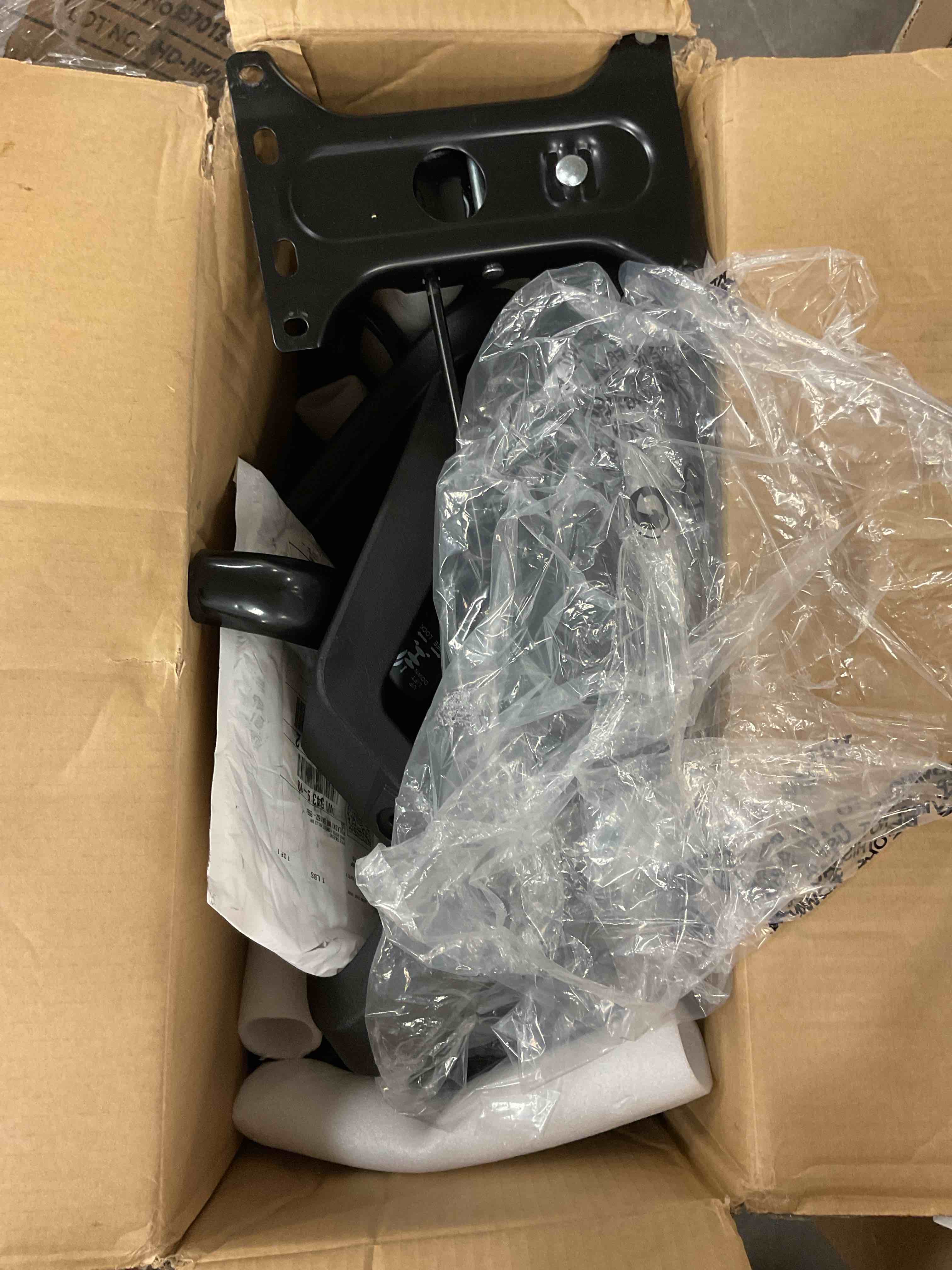 https://s3.amazonaws.com/lotting-images-prod/bidfta/RED6823414_1734197757284.jpeg