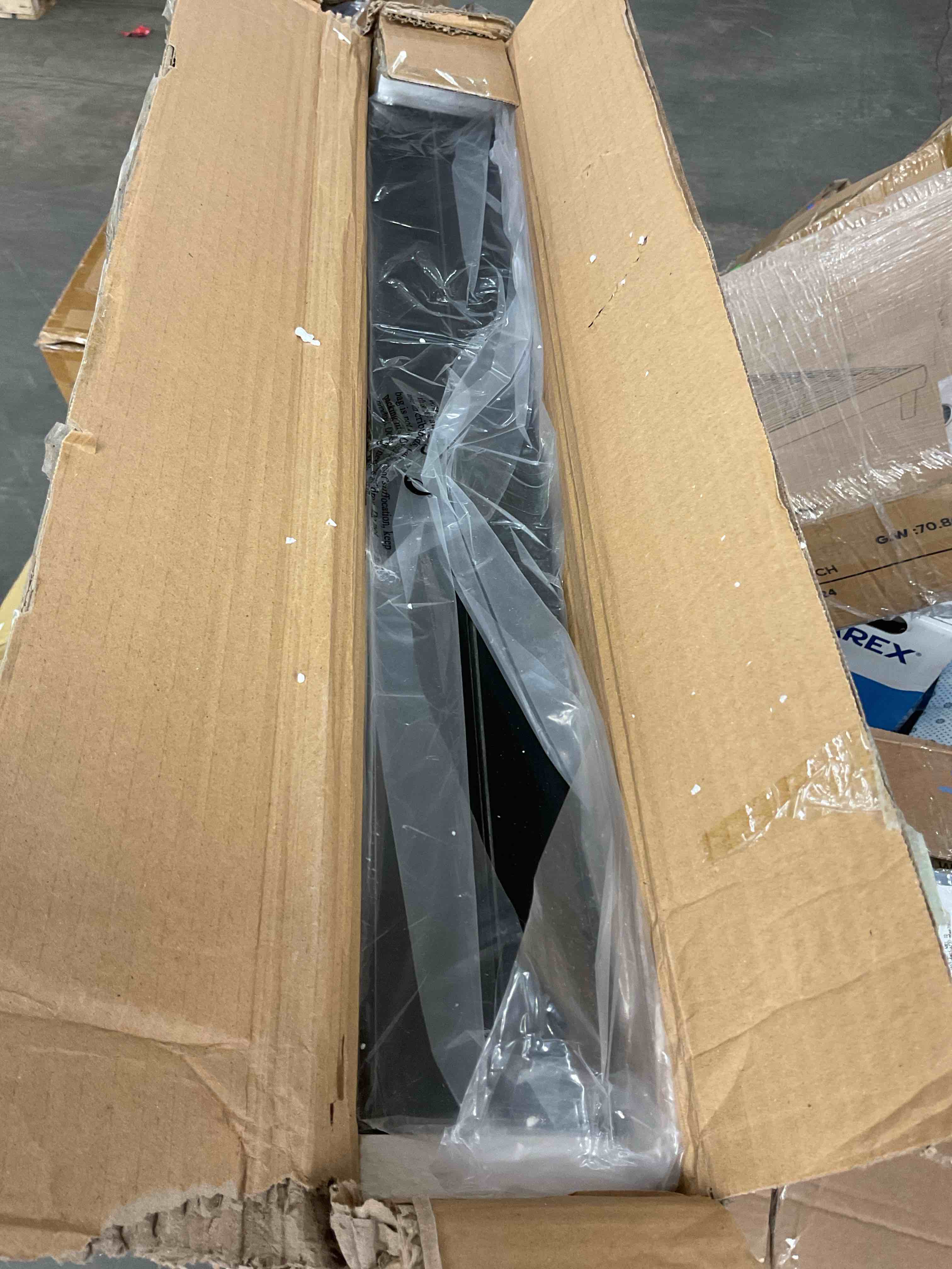 https://s3.amazonaws.com/lotting-images-prod/bidfta/RED6823424_1734199144870.jpeg