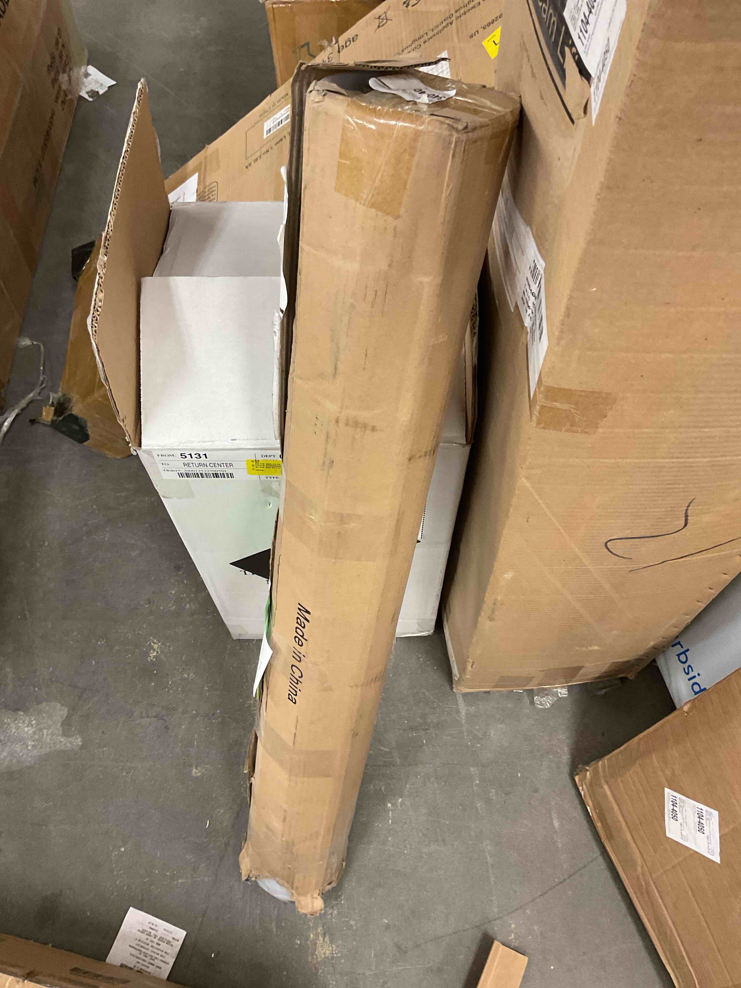 https://s3.amazonaws.com/lotting-images-prod/bidfta/RED6823433_1734200674629.jpeg