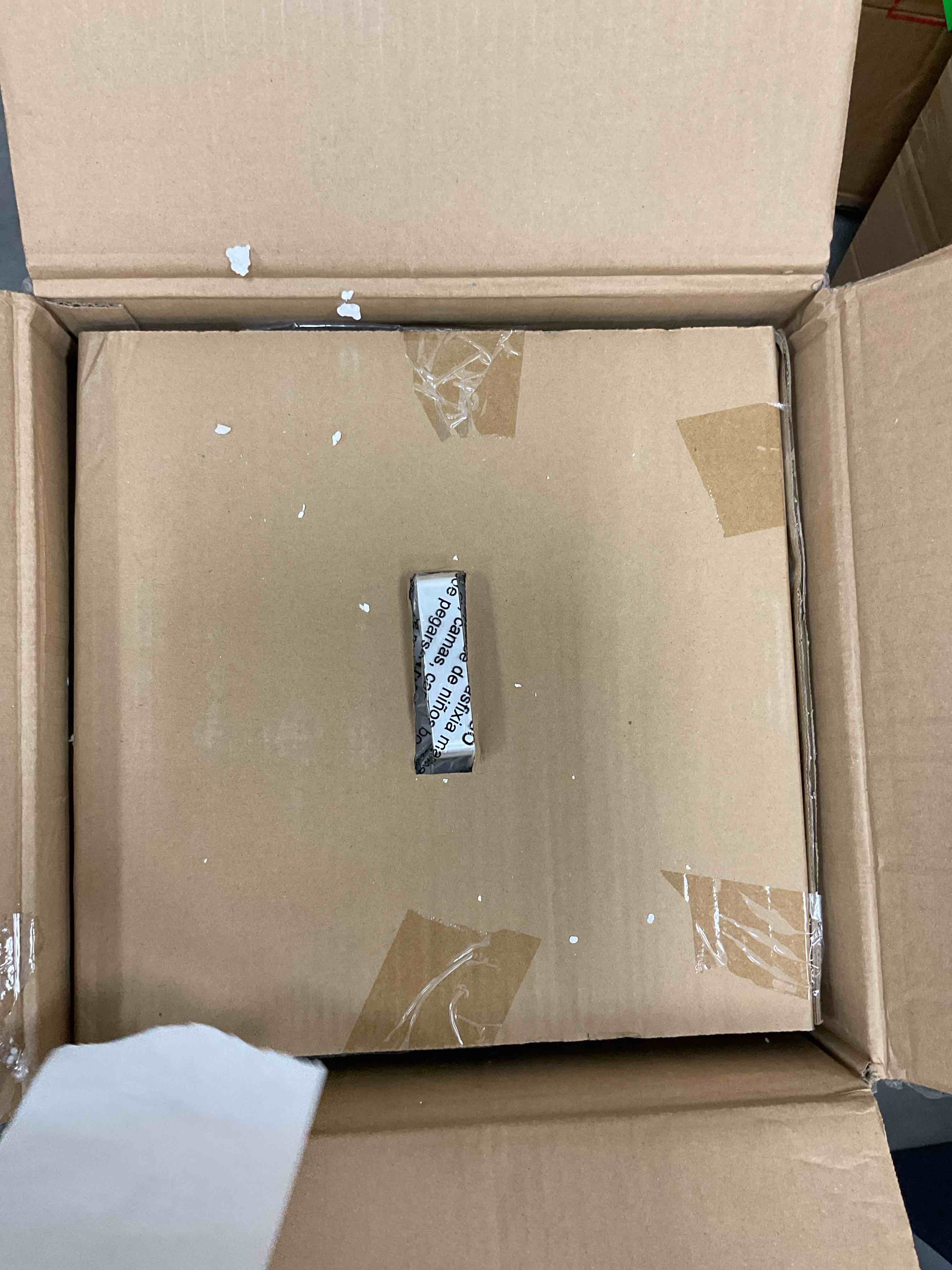 https://s3.amazonaws.com/lotting-images-prod/bidfta/RED6823441_1734201869616.jpeg