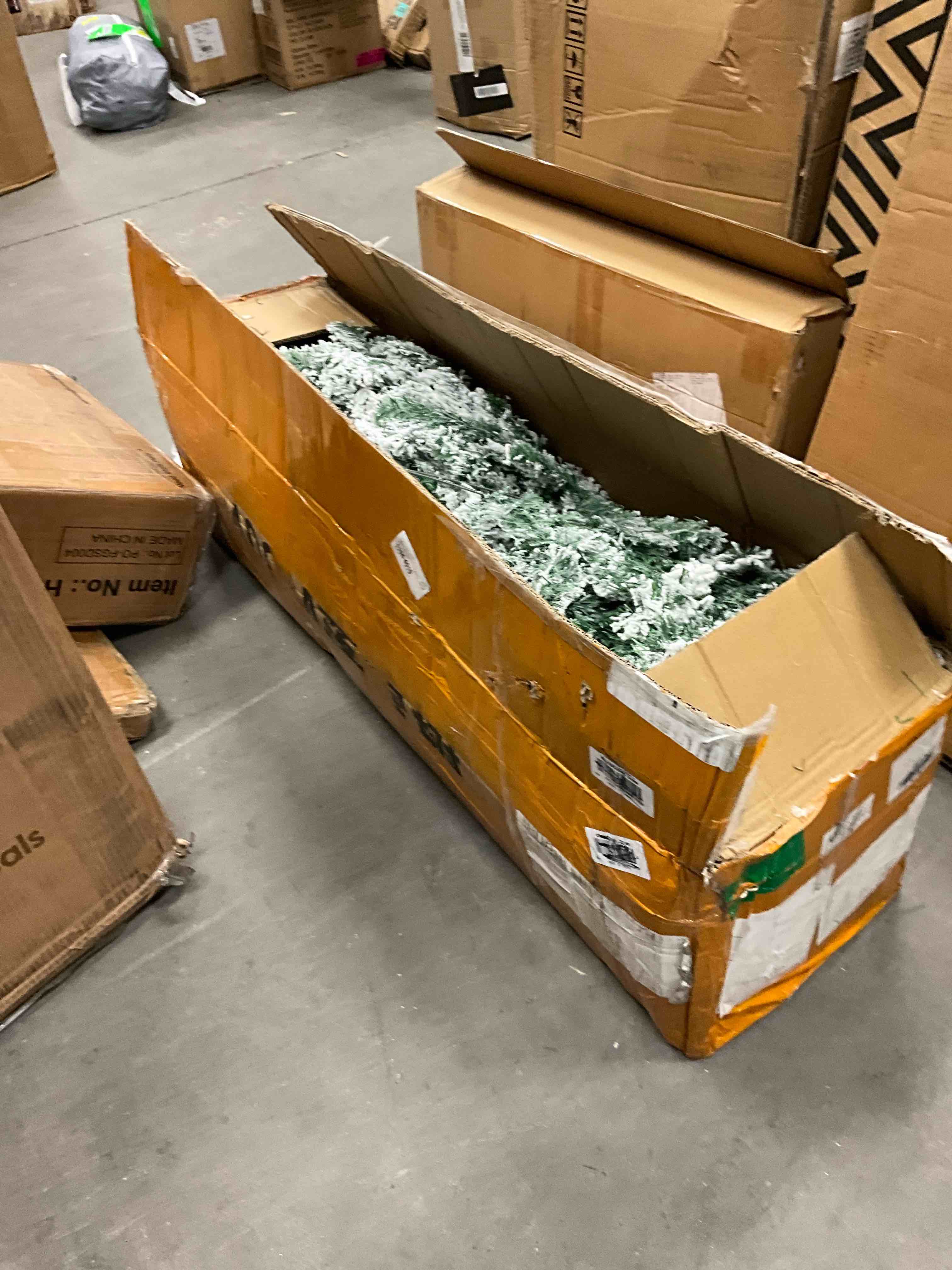 https://s3.amazonaws.com/lotting-images-prod/bidfta/RED6823523_1734692144351.jpeg