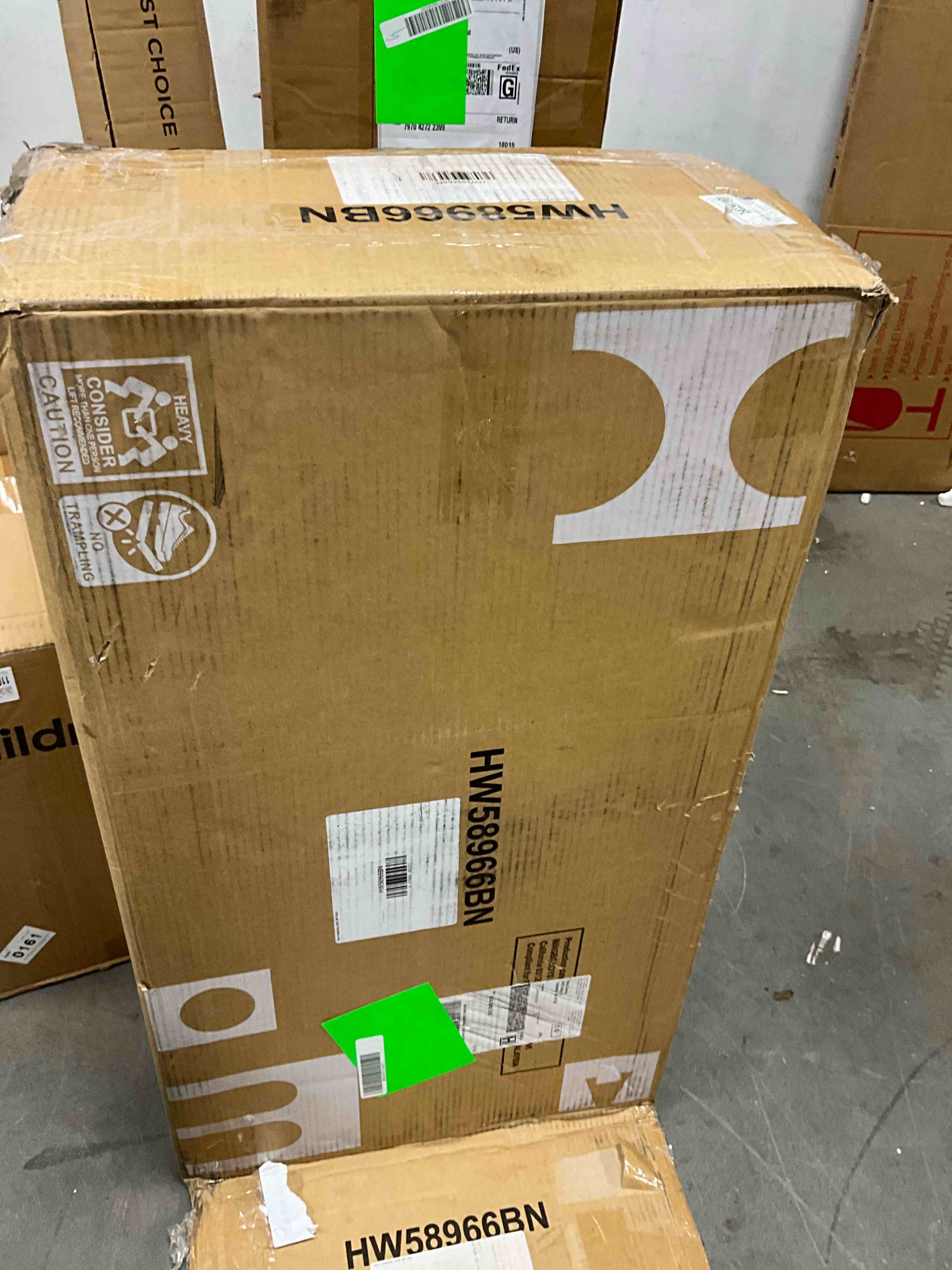 https://s3.amazonaws.com/lotting-images-prod/bidfta/RED6823558_1734697315255.jpeg