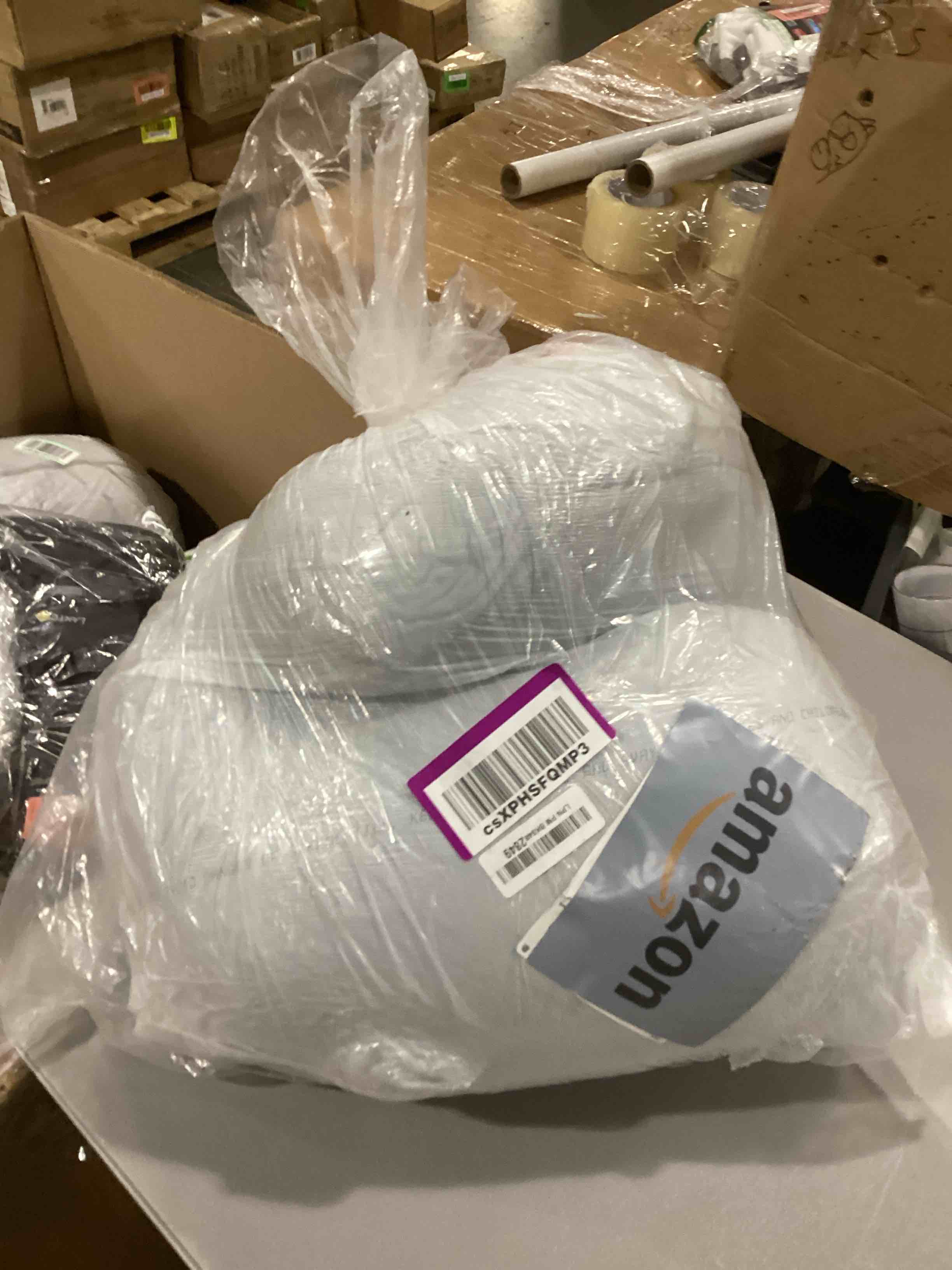 https://s3.amazonaws.com/lotting-images-prod/bidfta/RED6824230_1729863513244.jpeg