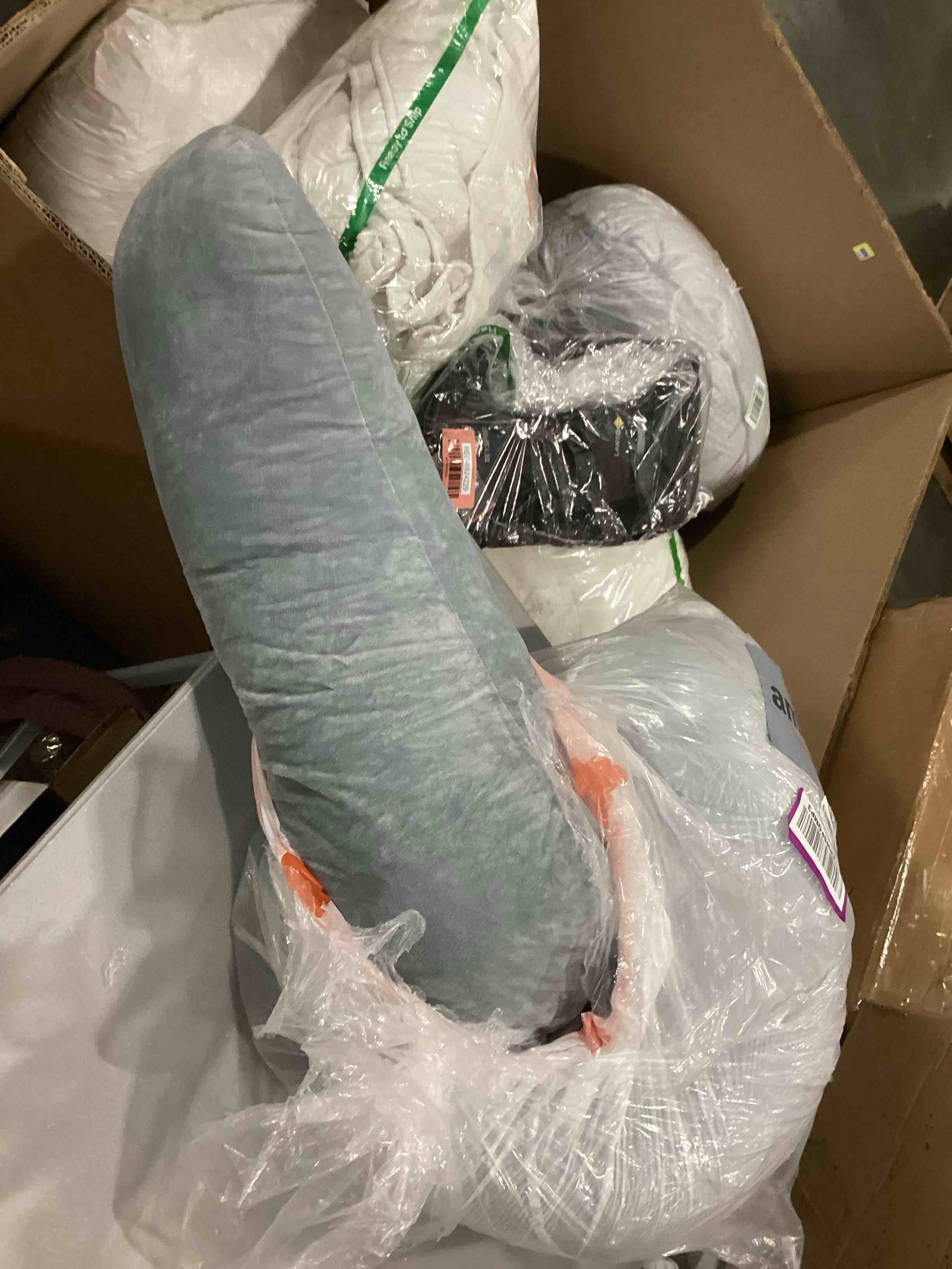 https://s3.amazonaws.com/lotting-images-prod/bidfta/RED6824230_1729863594457.jpeg