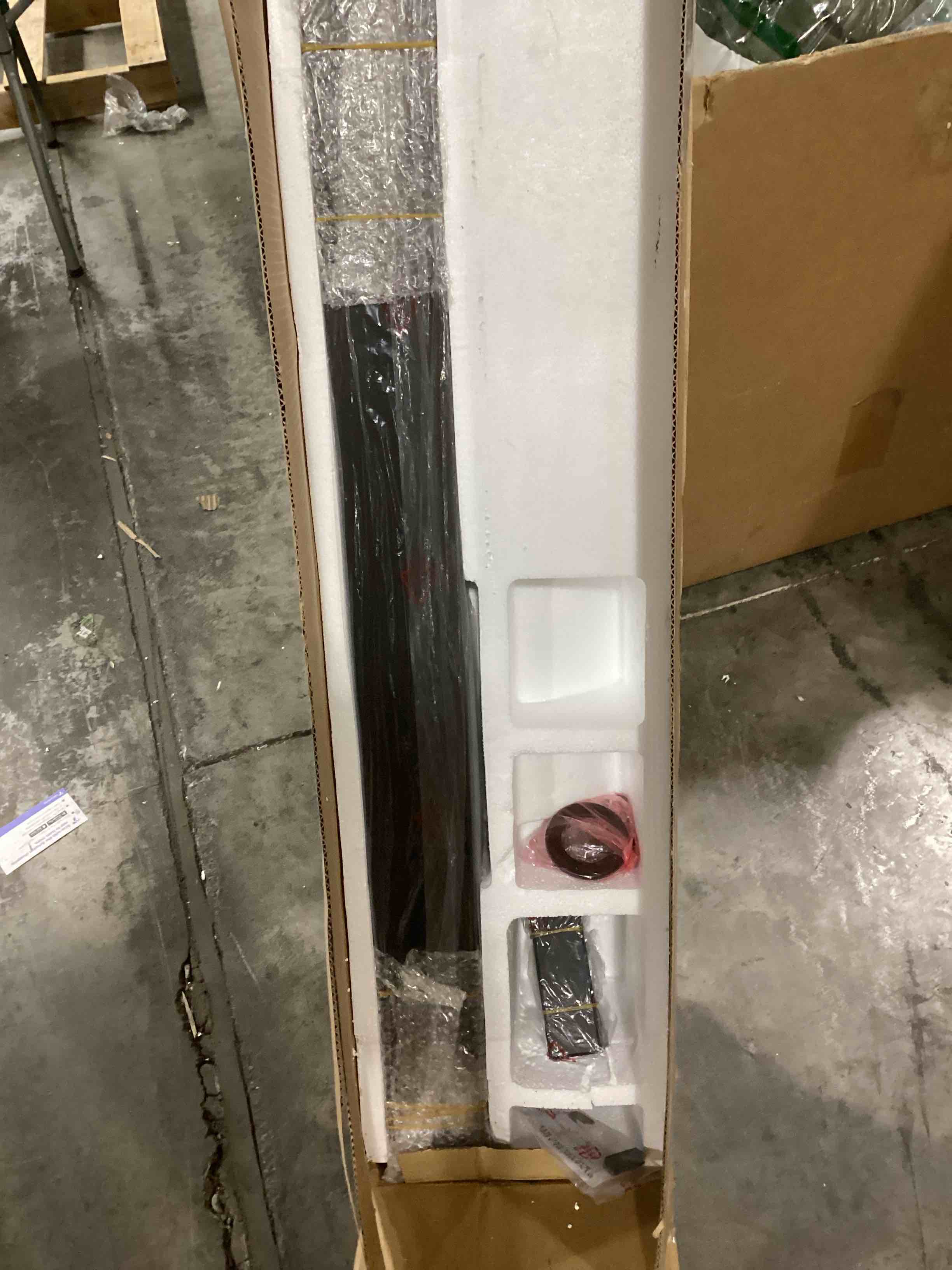 https://s3.amazonaws.com/lotting-images-prod/bidfta/RED6824292_1729878629612.jpeg