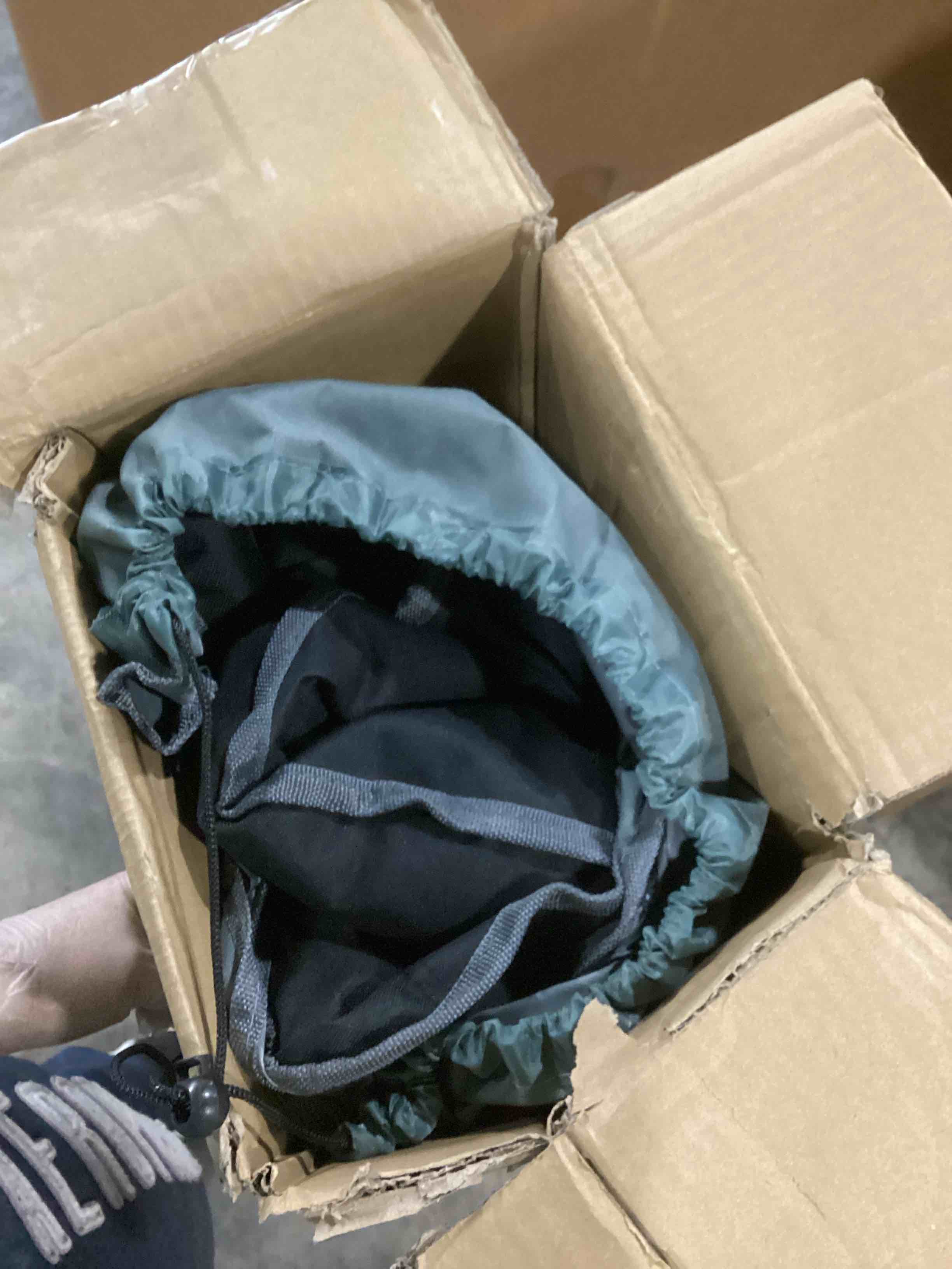 https://s3.amazonaws.com/lotting-images-prod/bidfta/RED6824293_1729878834500.jpeg