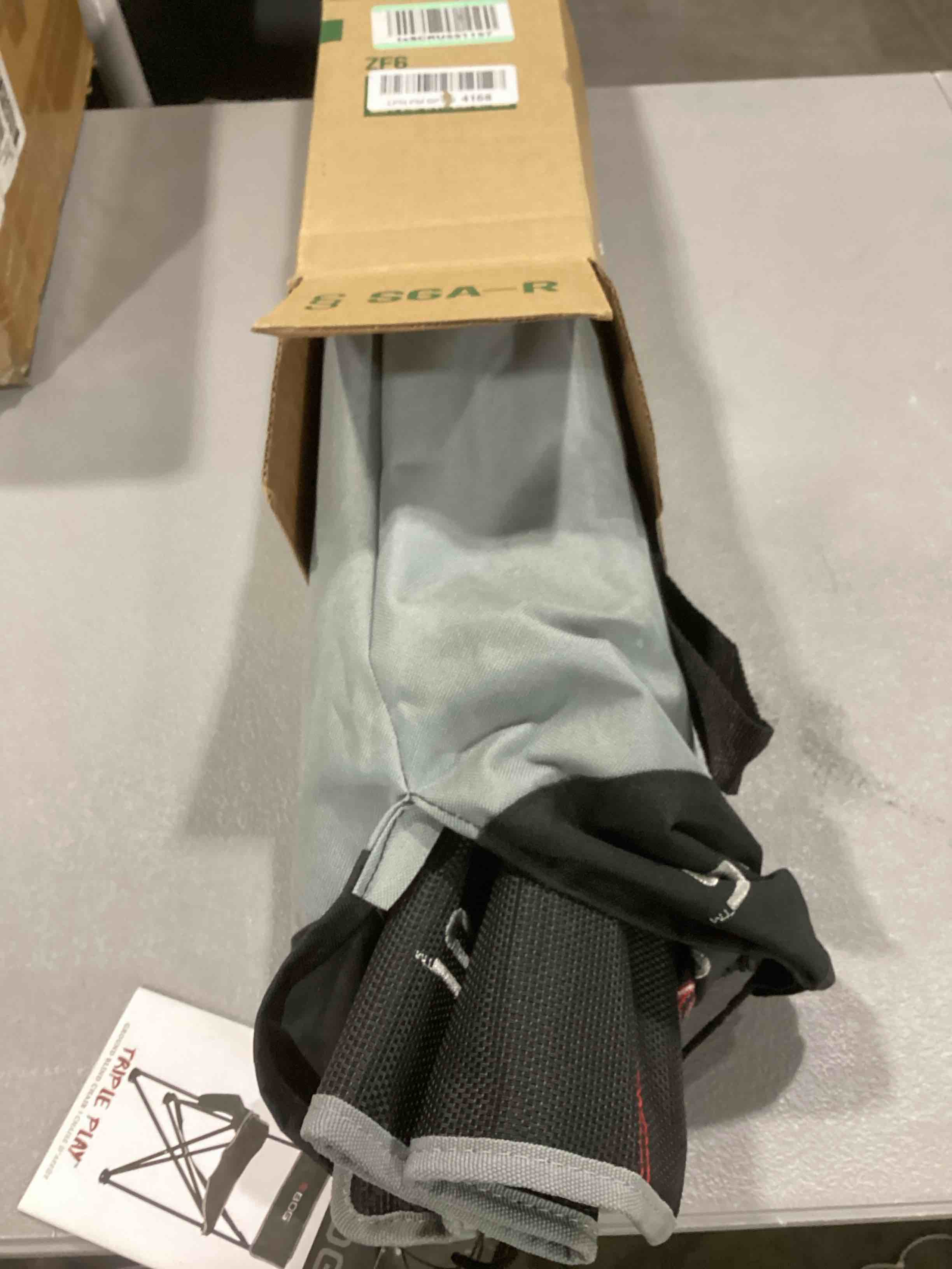 https://s3.amazonaws.com/lotting-images-prod/bidfta/RED6824300_1729881795929.jpeg