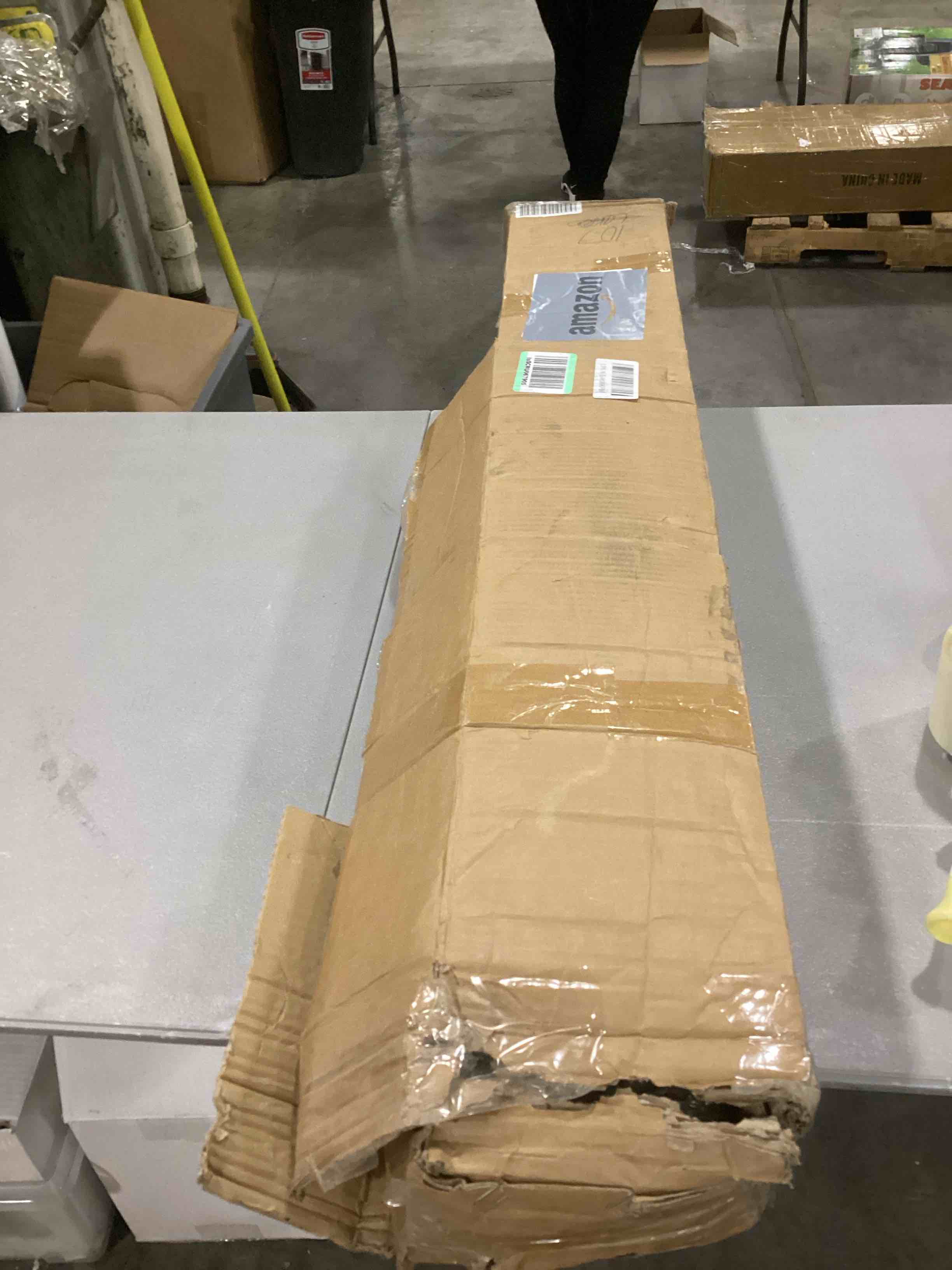https://s3.amazonaws.com/lotting-images-prod/bidfta/RED6824312_1730113473666.jpeg