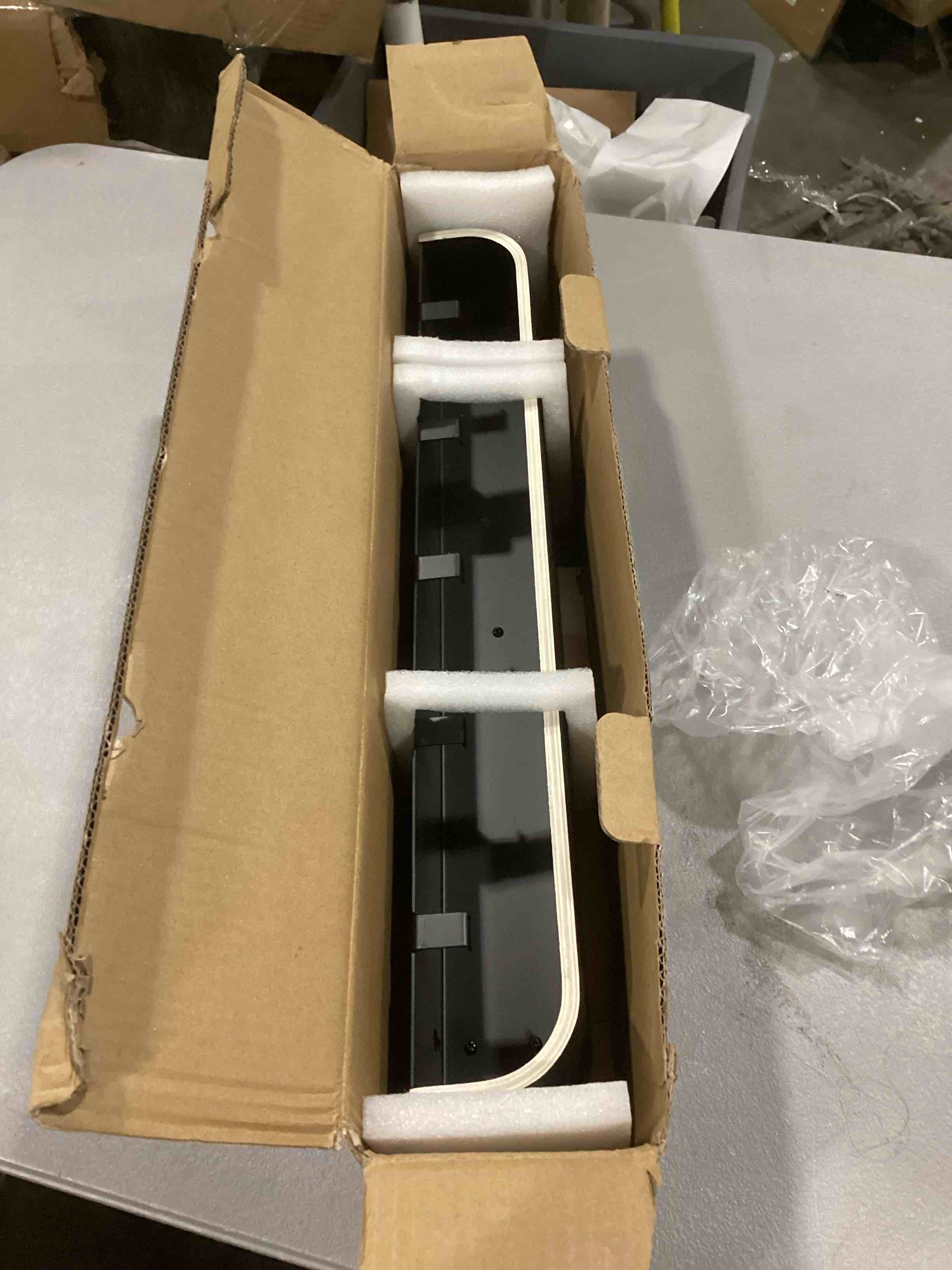 https://s3.amazonaws.com/lotting-images-prod/bidfta/RED6824368_1730123747537.jpeg
