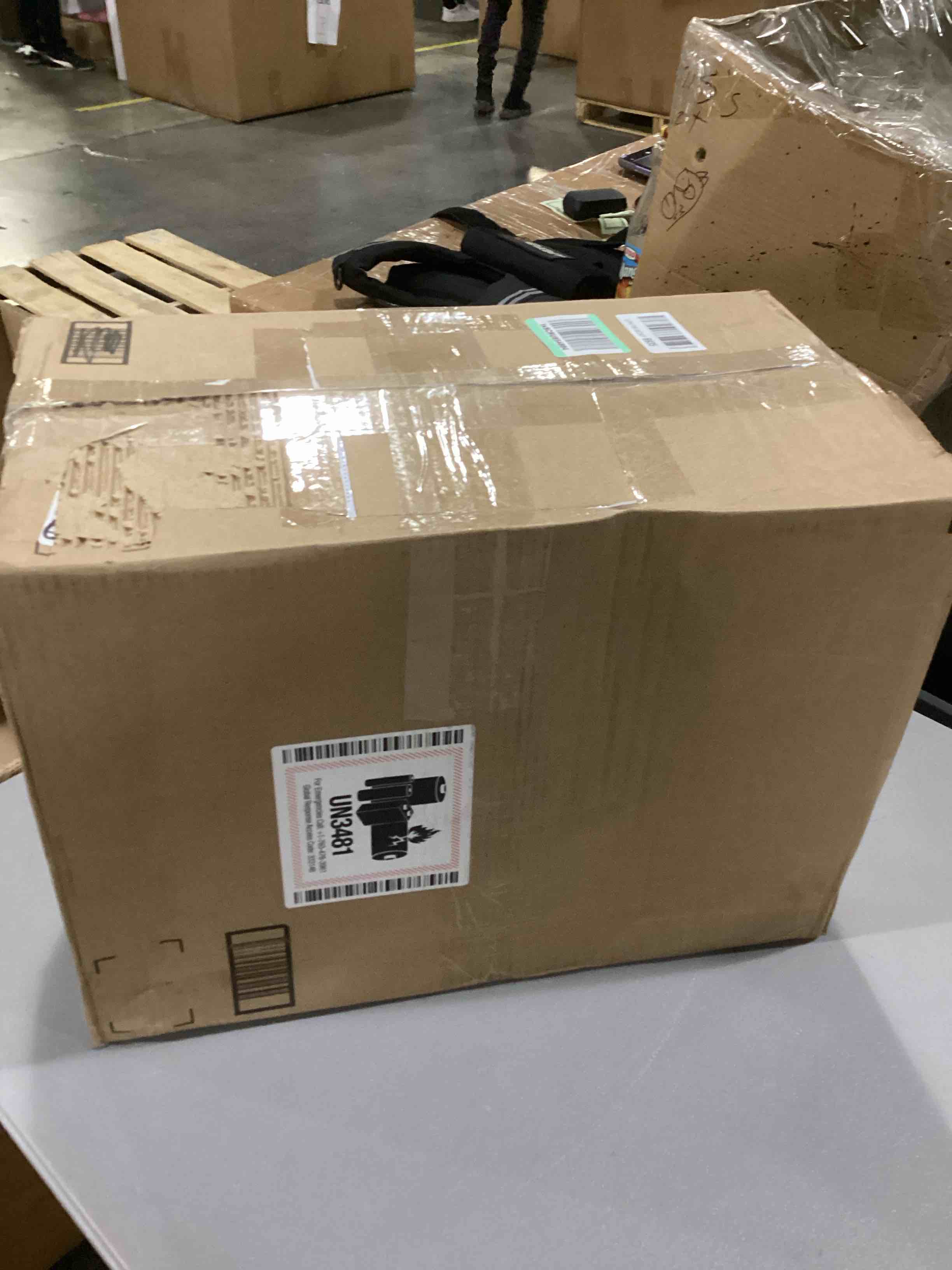 https://s3.amazonaws.com/lotting-images-prod/bidfta/RED6824431_1730136557331.jpeg