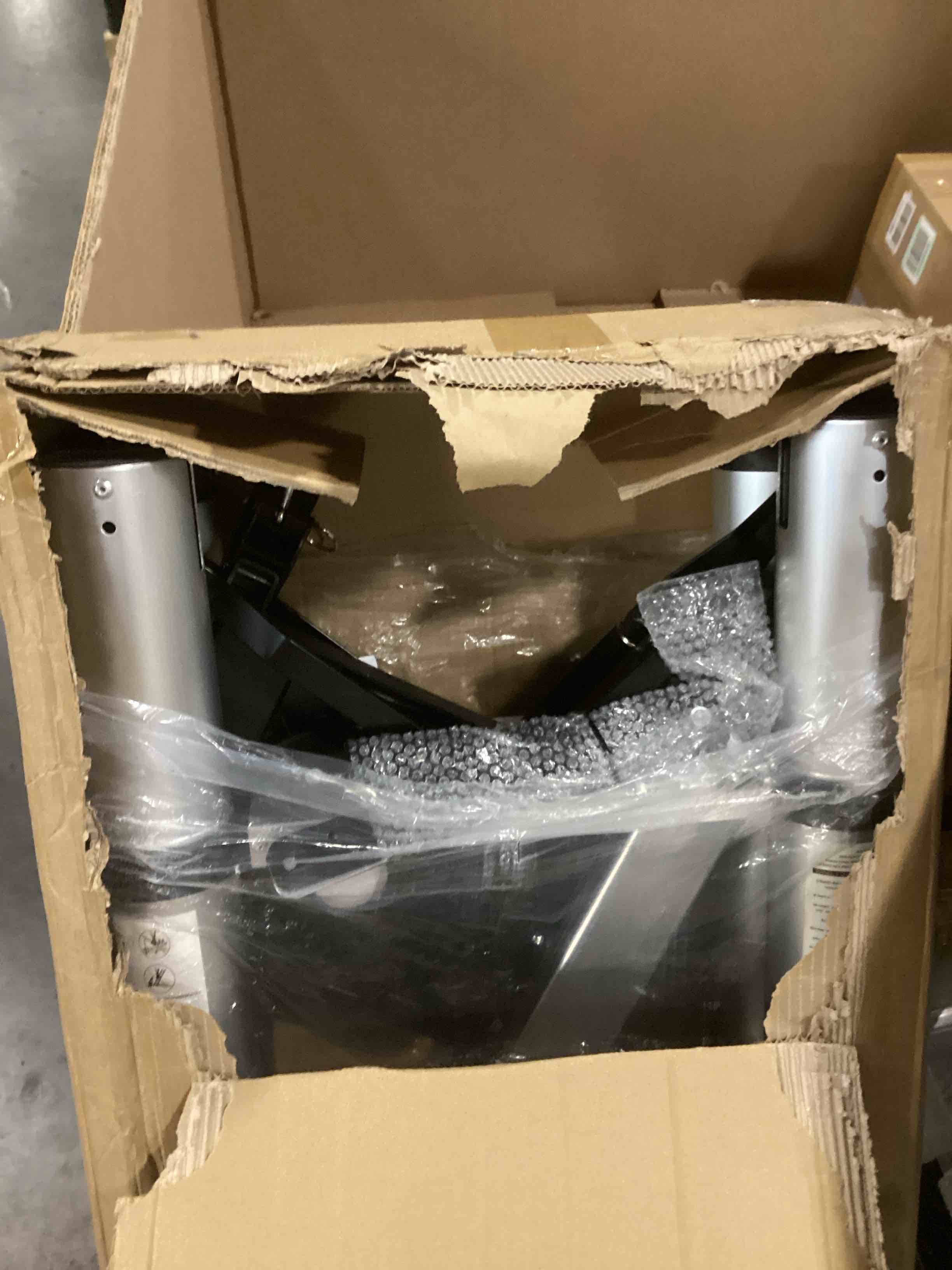 https://s3.amazonaws.com/lotting-images-prod/bidfta/RED6824451_1730141185987.jpeg