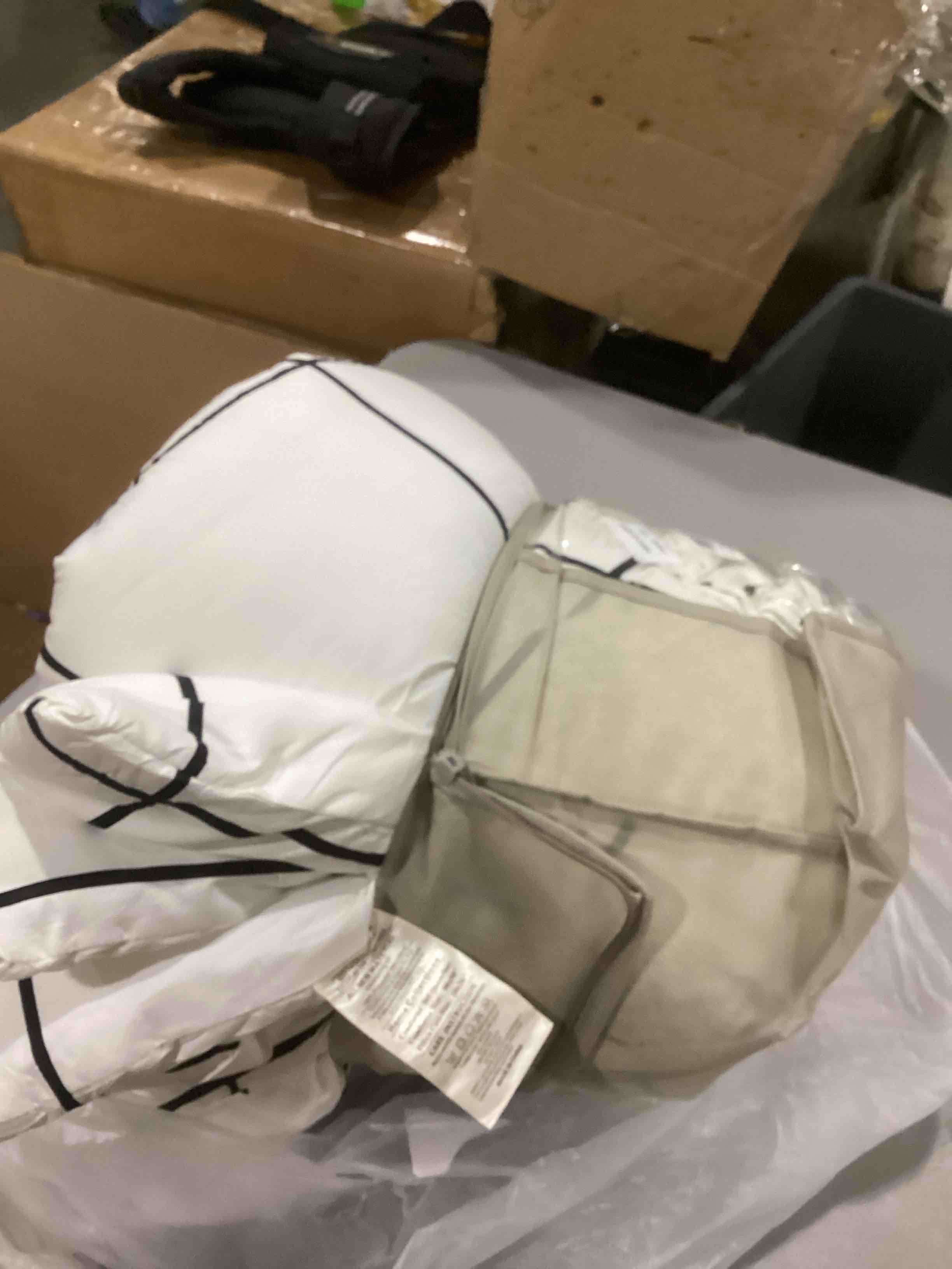 https://s3.amazonaws.com/lotting-images-prod/bidfta/RED6824485_1730203939806.jpeg
