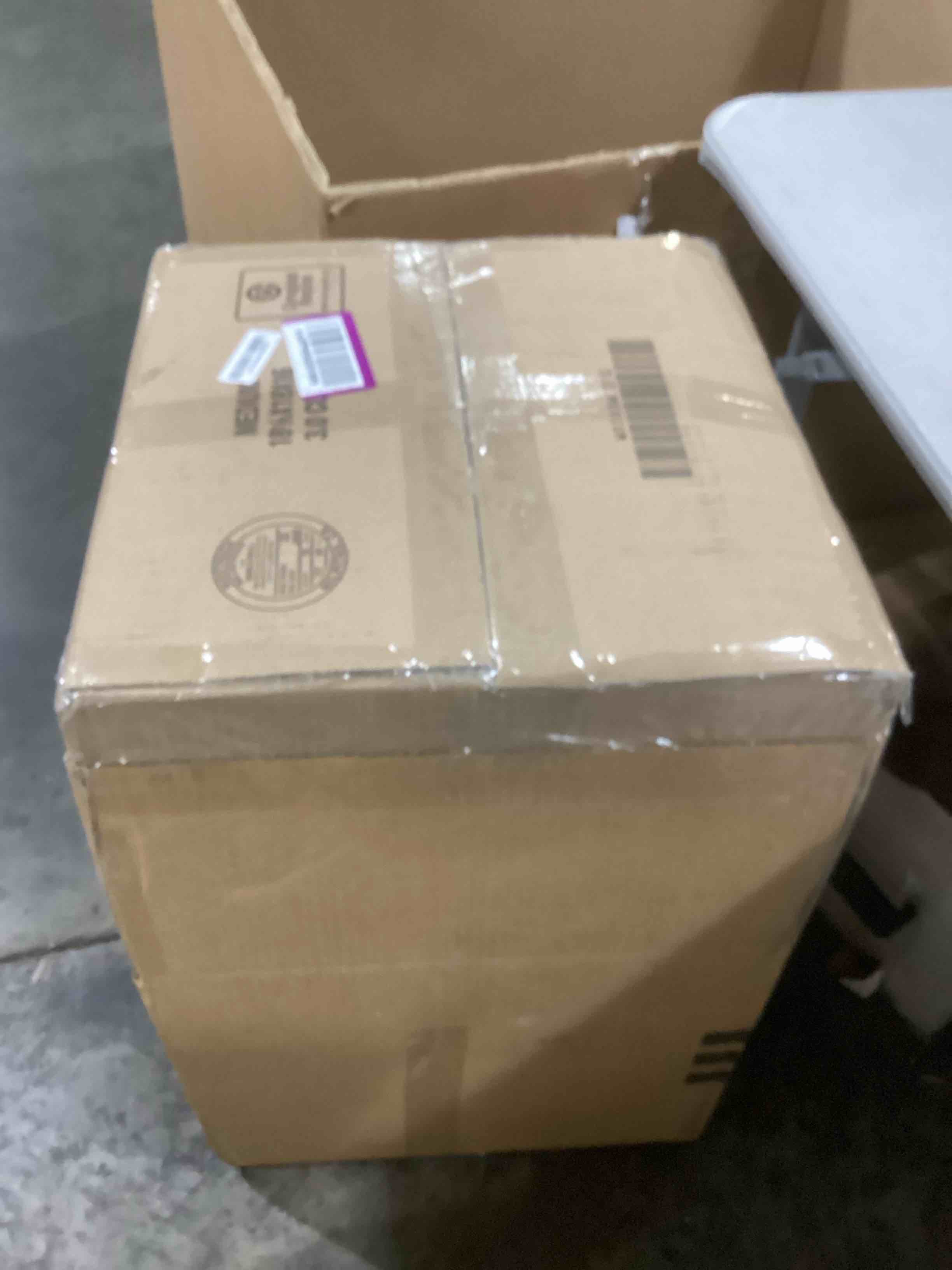 https://s3.amazonaws.com/lotting-images-prod/bidfta/RED6824509_1730207240503.jpeg