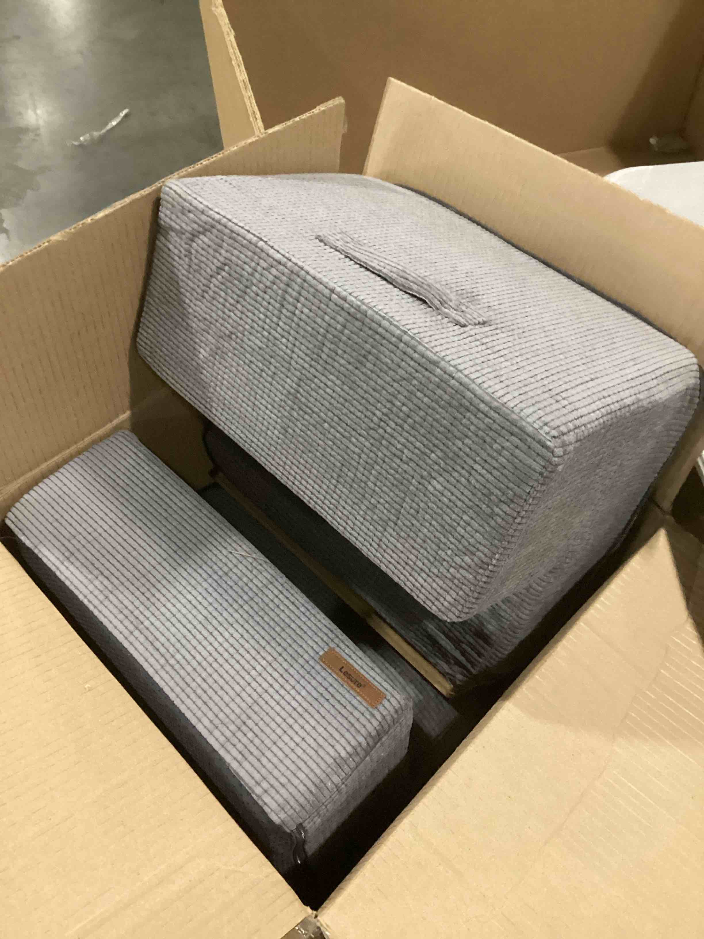 https://s3.amazonaws.com/lotting-images-prod/bidfta/RED6824509_1730207275573.jpeg