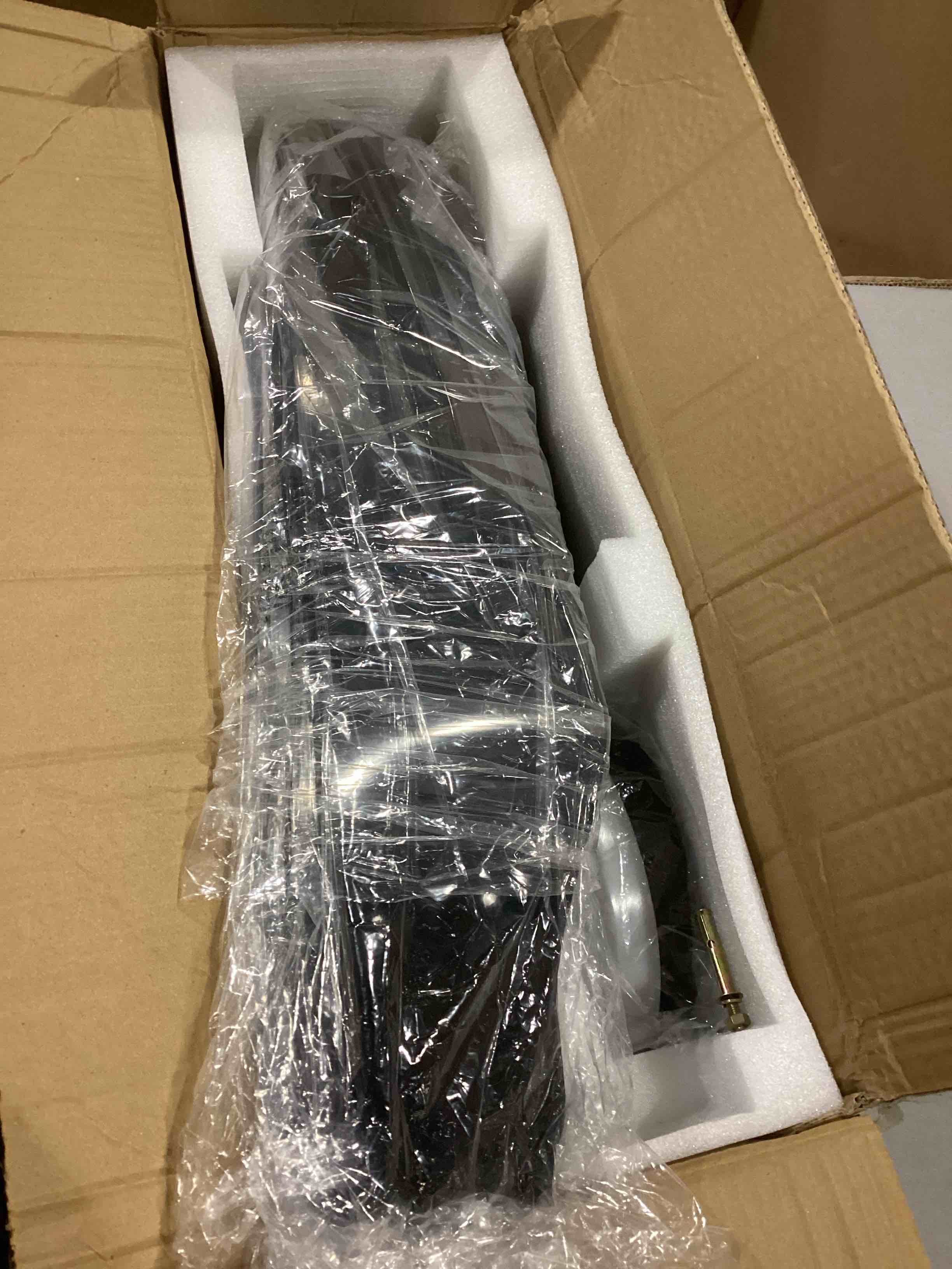 https://s3.amazonaws.com/lotting-images-prod/bidfta/RED6824513_1730208396708.jpeg