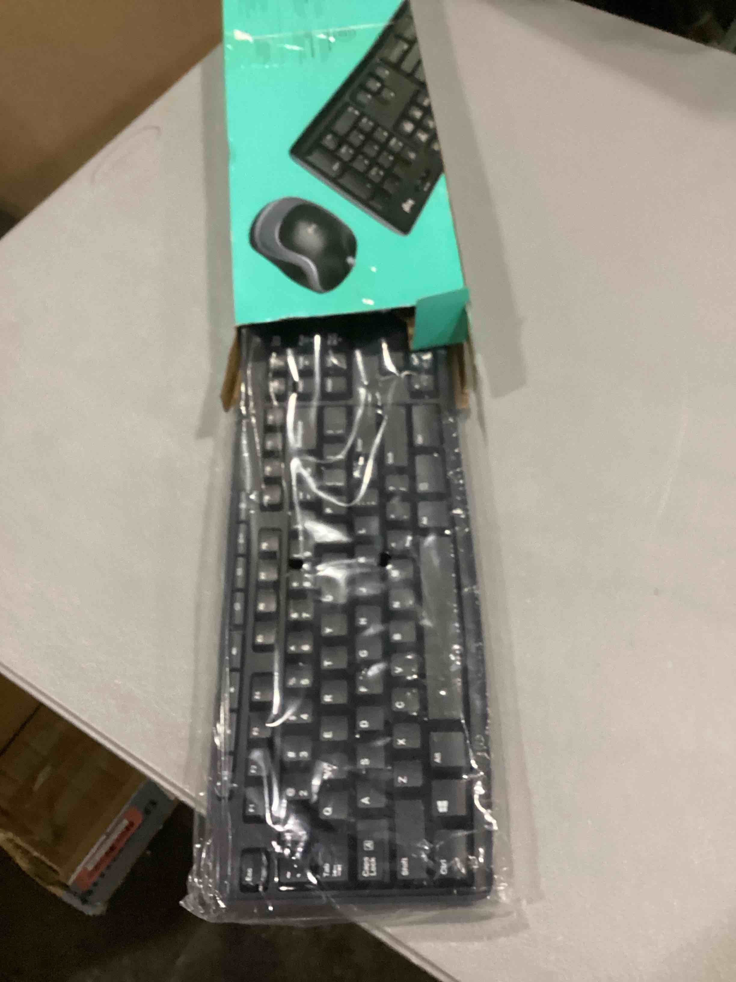 https://s3.amazonaws.com/lotting-images-prod/bidfta/RED6824666_1730292705345.jpeg