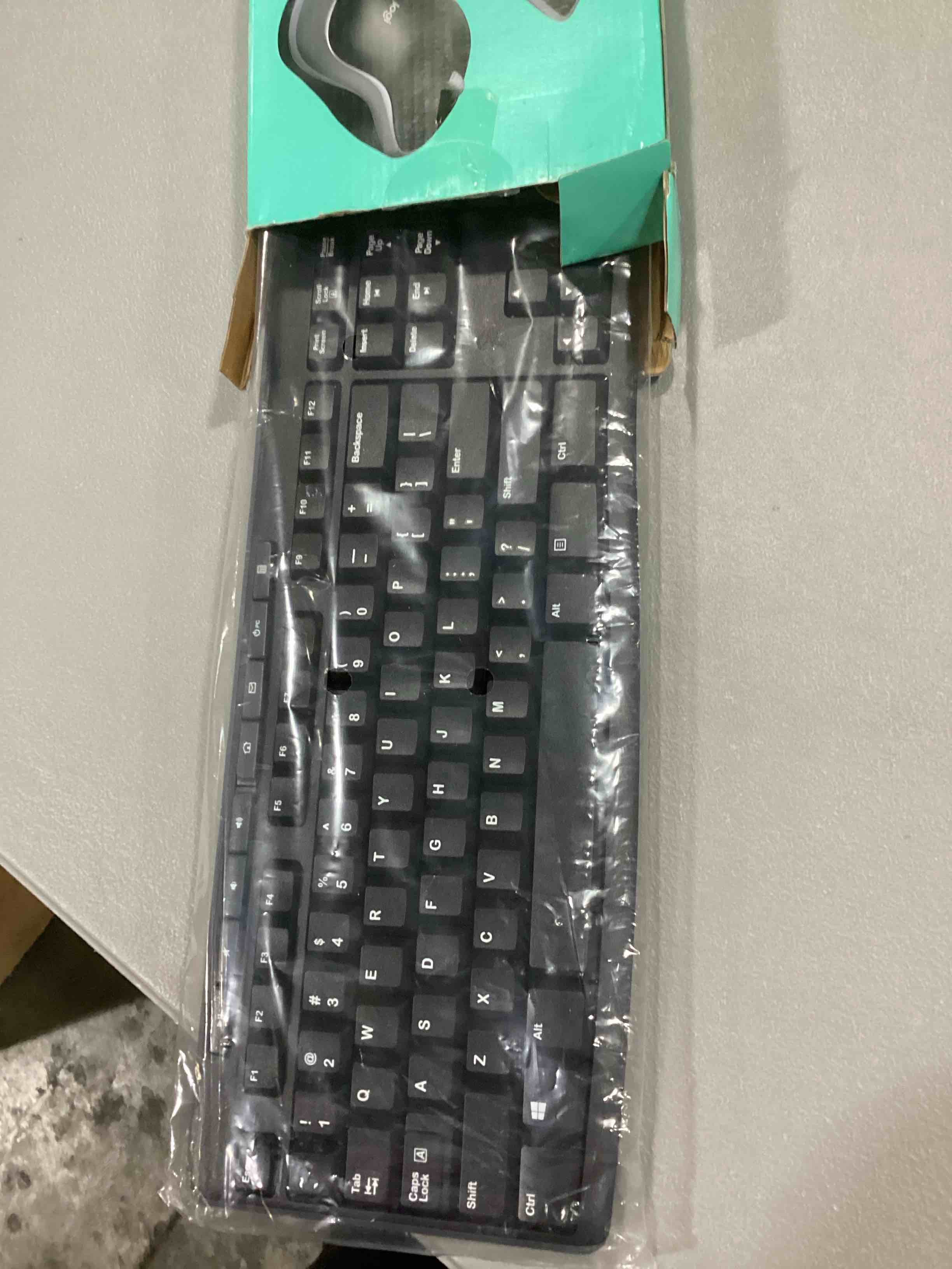 https://s3.amazonaws.com/lotting-images-prod/bidfta/RED6824666_1730292711669.jpeg