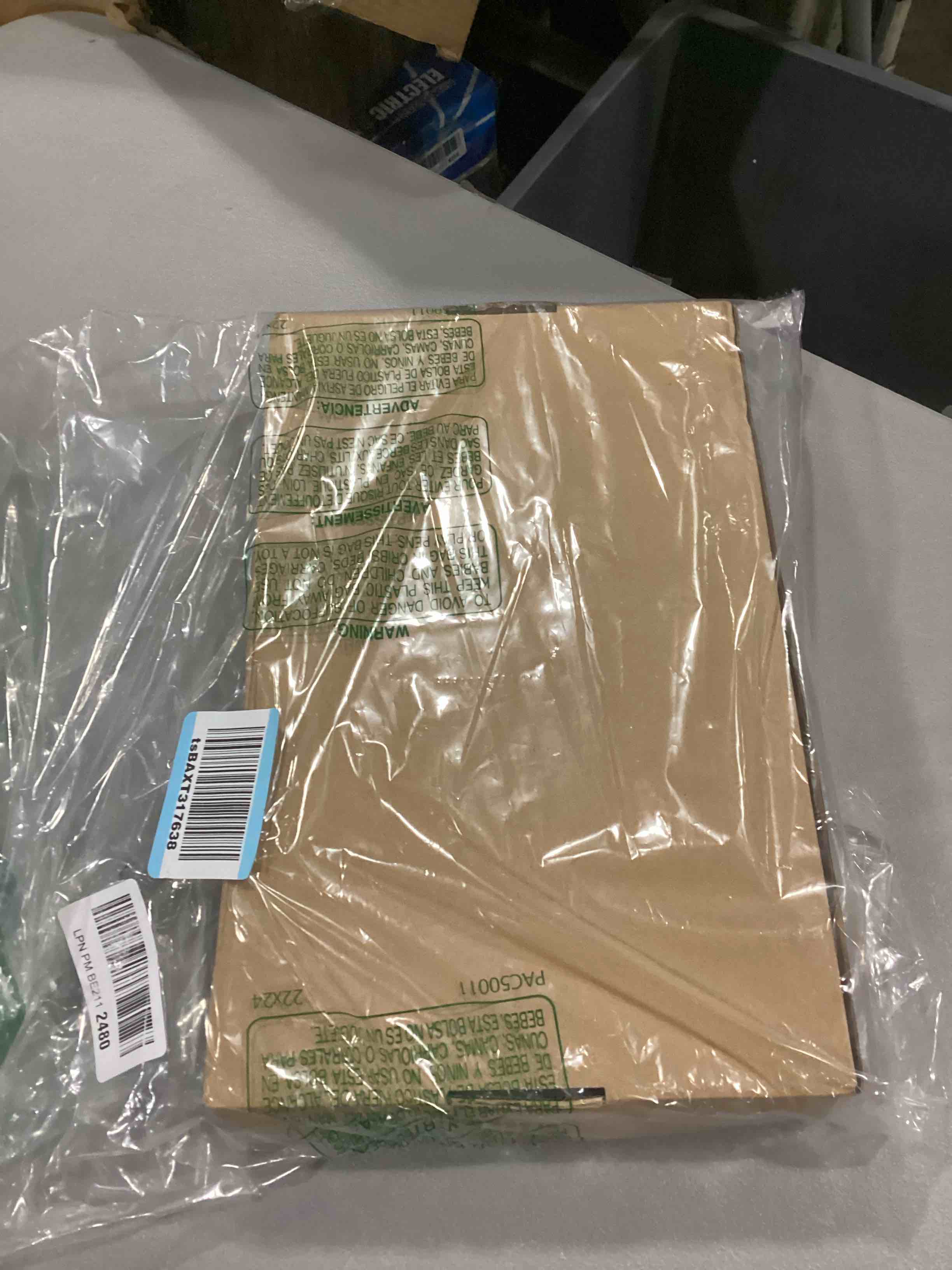https://s3.amazonaws.com/lotting-images-prod/bidfta/RED6824699_1730296434508.jpeg