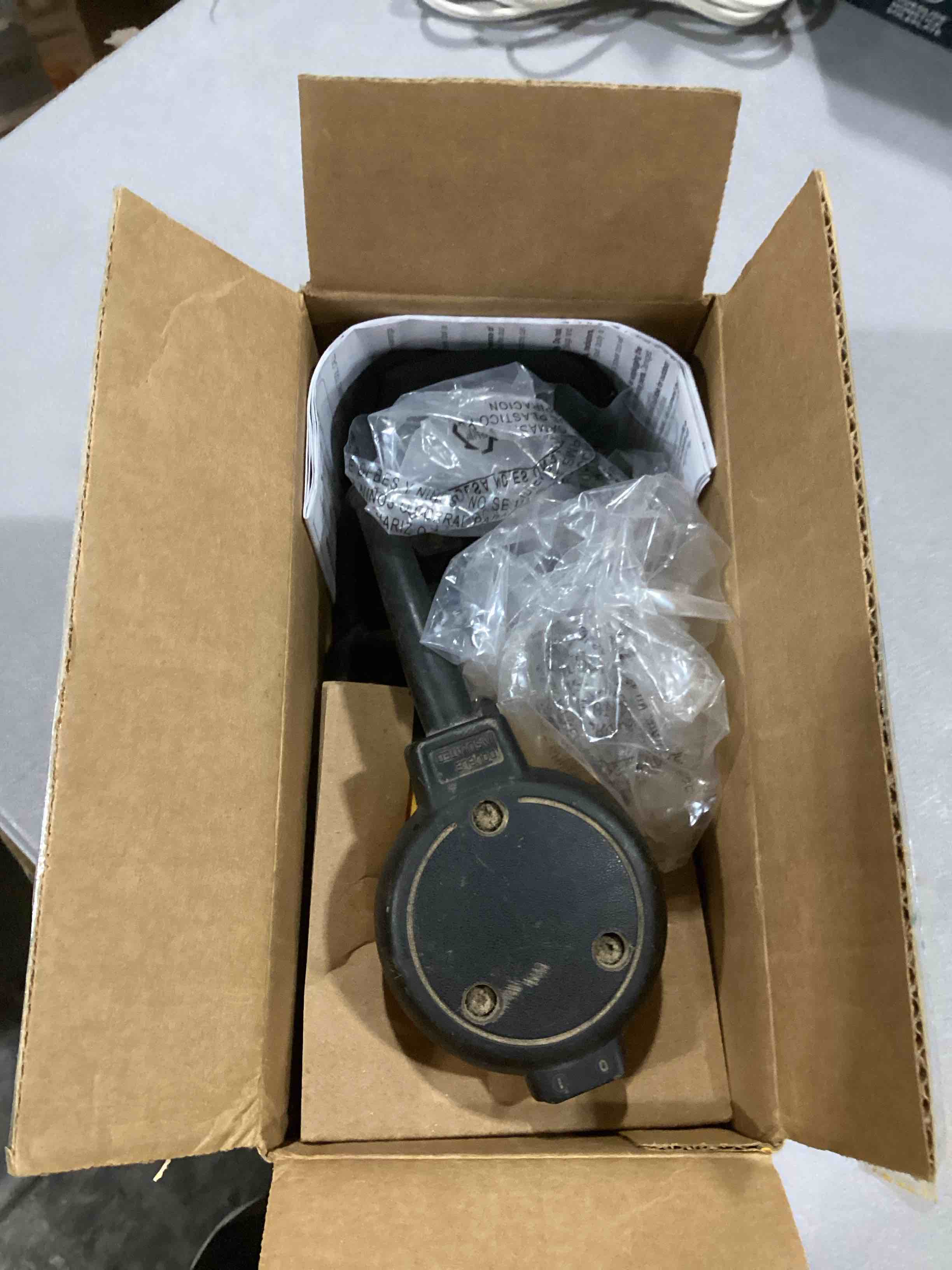 https://s3.amazonaws.com/lotting-images-prod/bidfta/RED6824748_1730303661978.jpeg