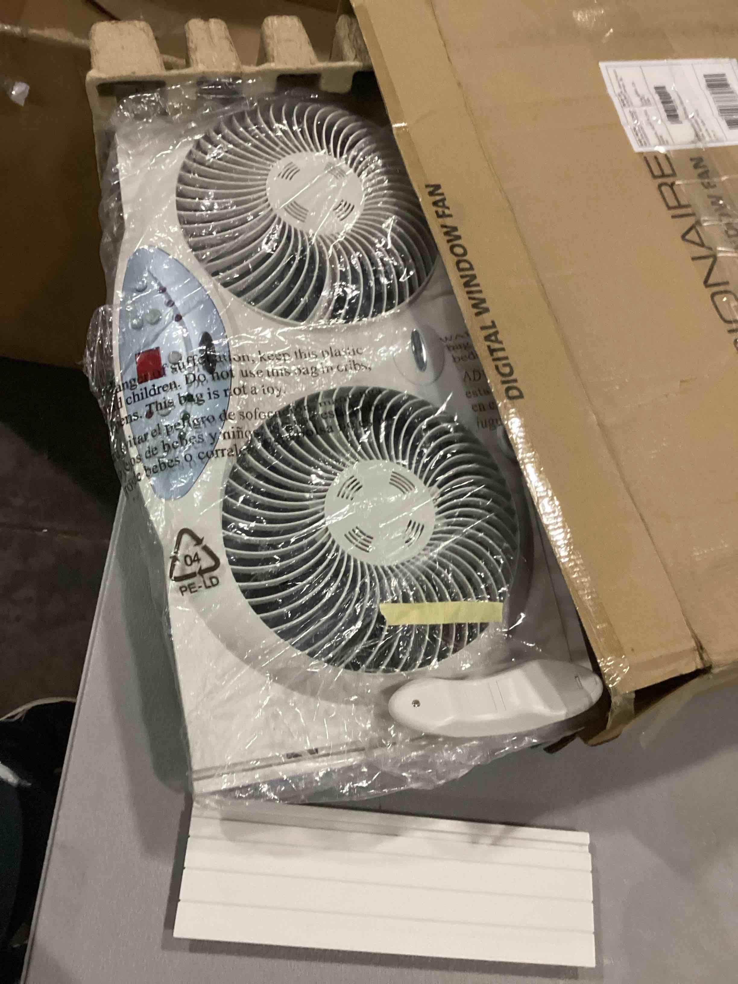 https://s3.amazonaws.com/lotting-images-prod/bidfta/RED6824822_1730375961882.jpeg