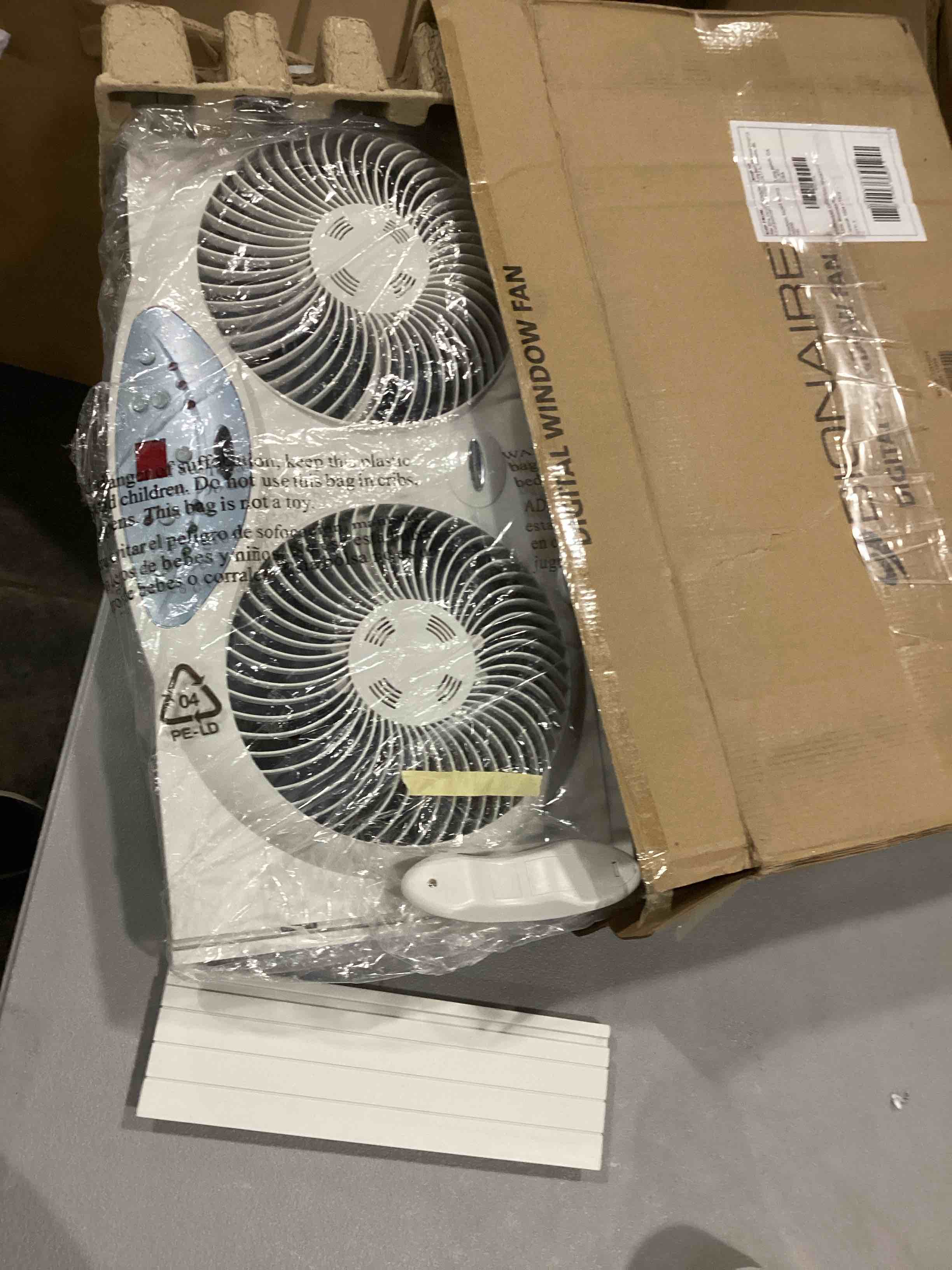 https://s3.amazonaws.com/lotting-images-prod/bidfta/RED6824822_1730375963600.jpeg